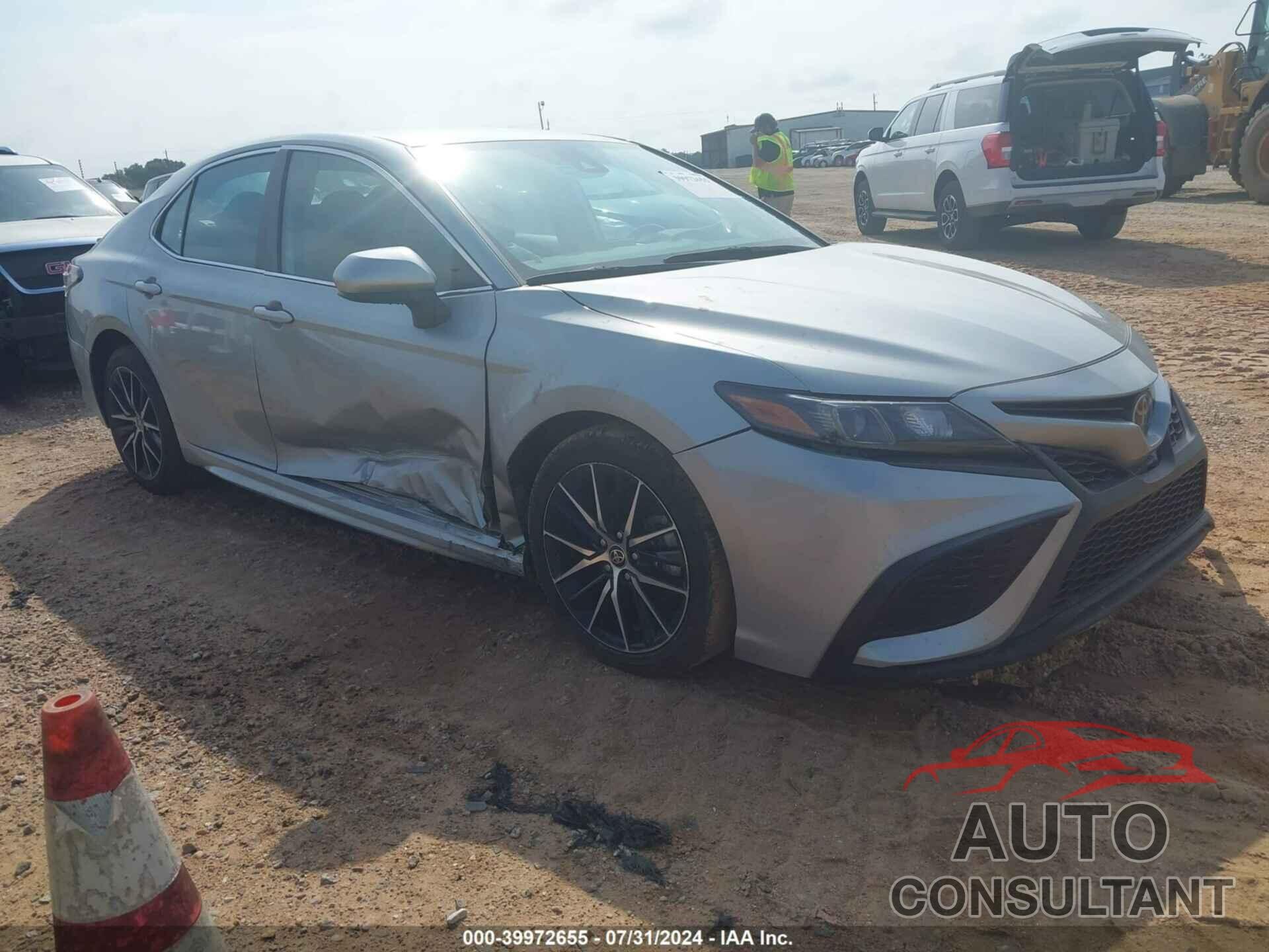 TOYOTA CAMRY 2021 - 4T1G11AK8MU467517