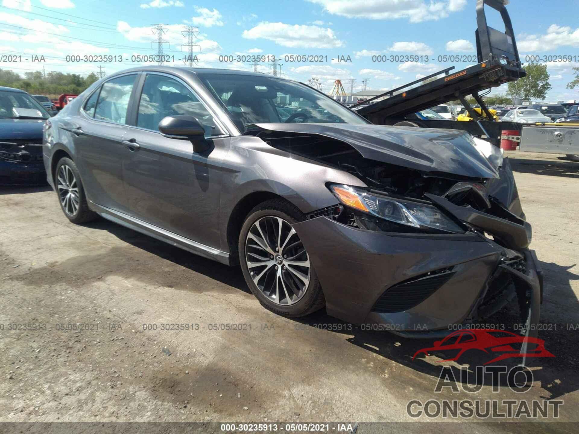 TOYOTA CAMRY 2018 - 4T1B11HK1JU020264