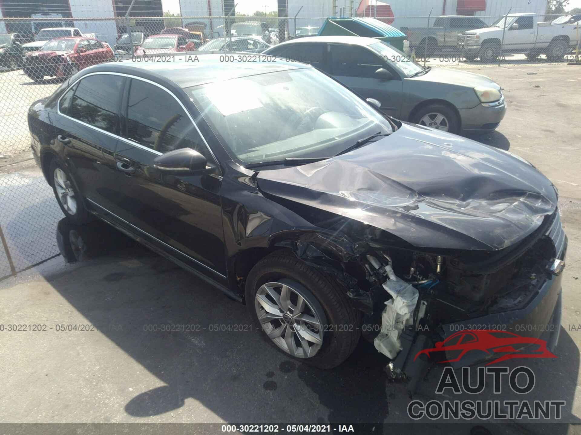 VOLKSWAGEN PASSAT 2017 - 1VWAT7A37HC086024