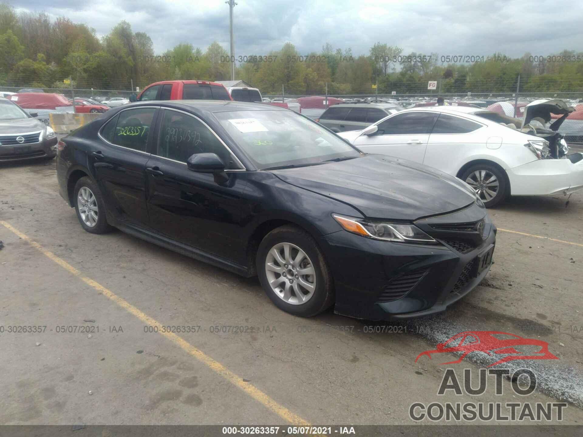 TOYOTA CAMRY 2018 - 4T1B11HK2JU618671