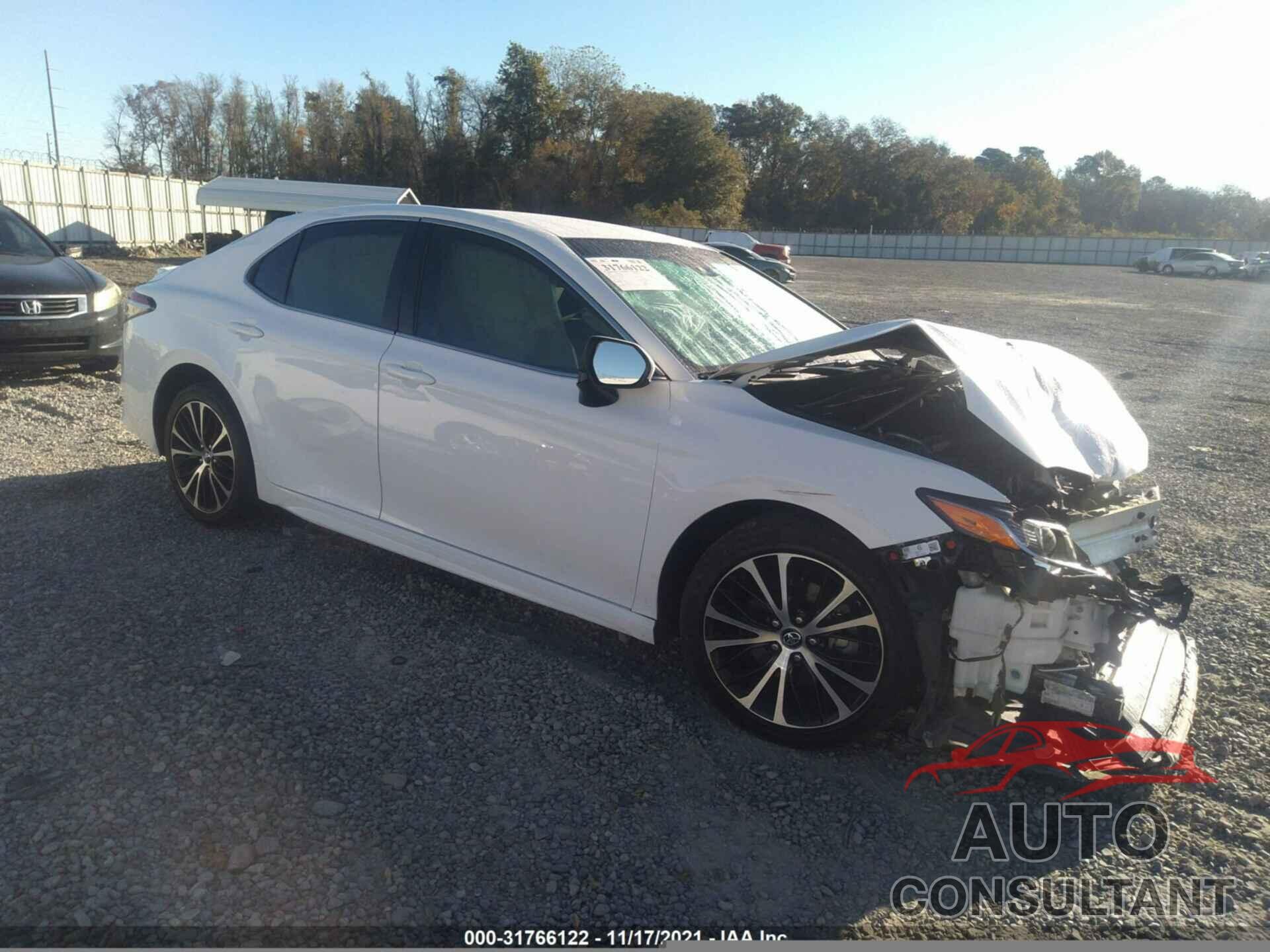TOYOTA CAMRY 2018 - 4T1B11HK9JU576726