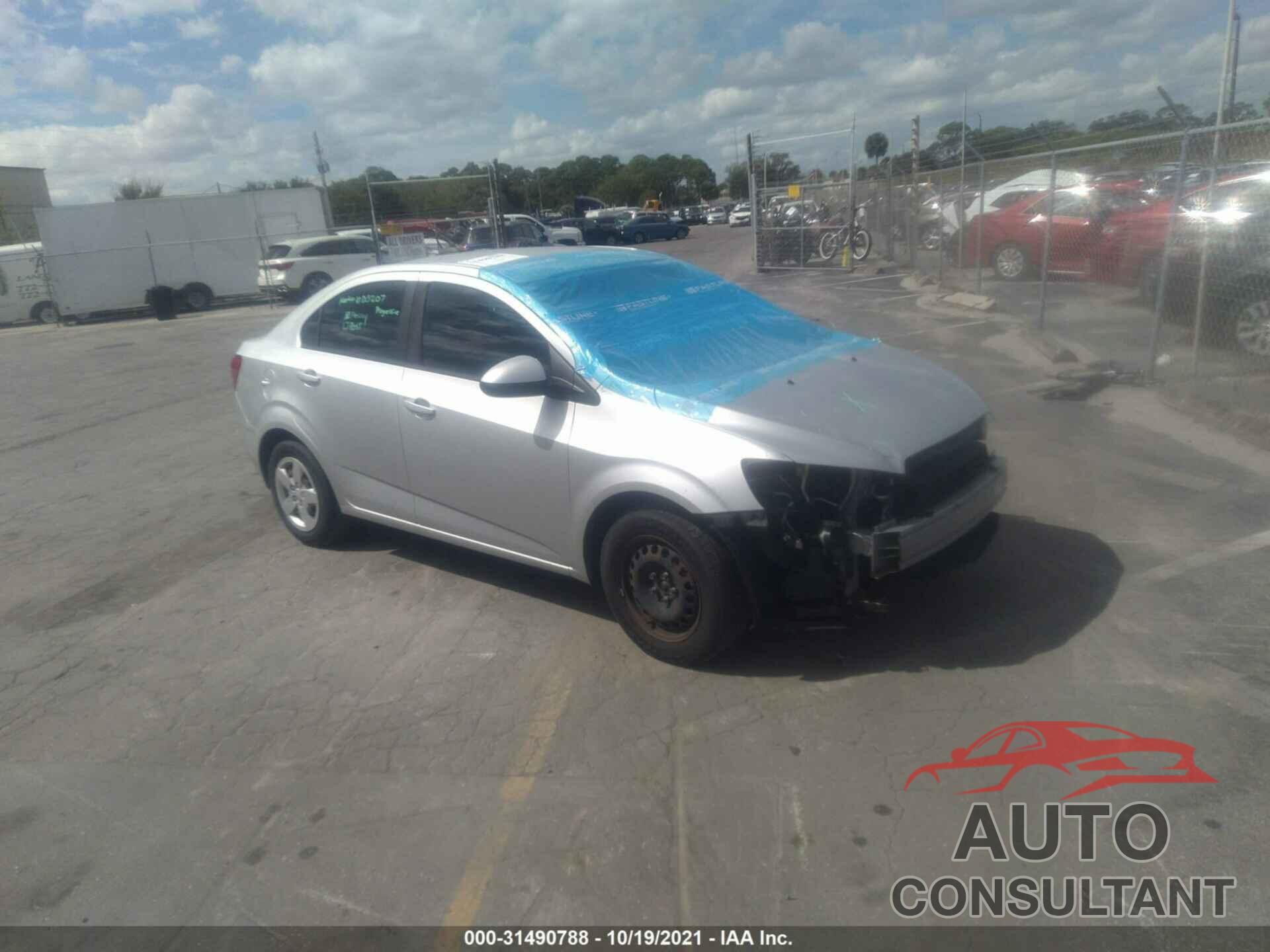 CHEVROLET SONIC 2016 - 1G1JB5SH2G4152131