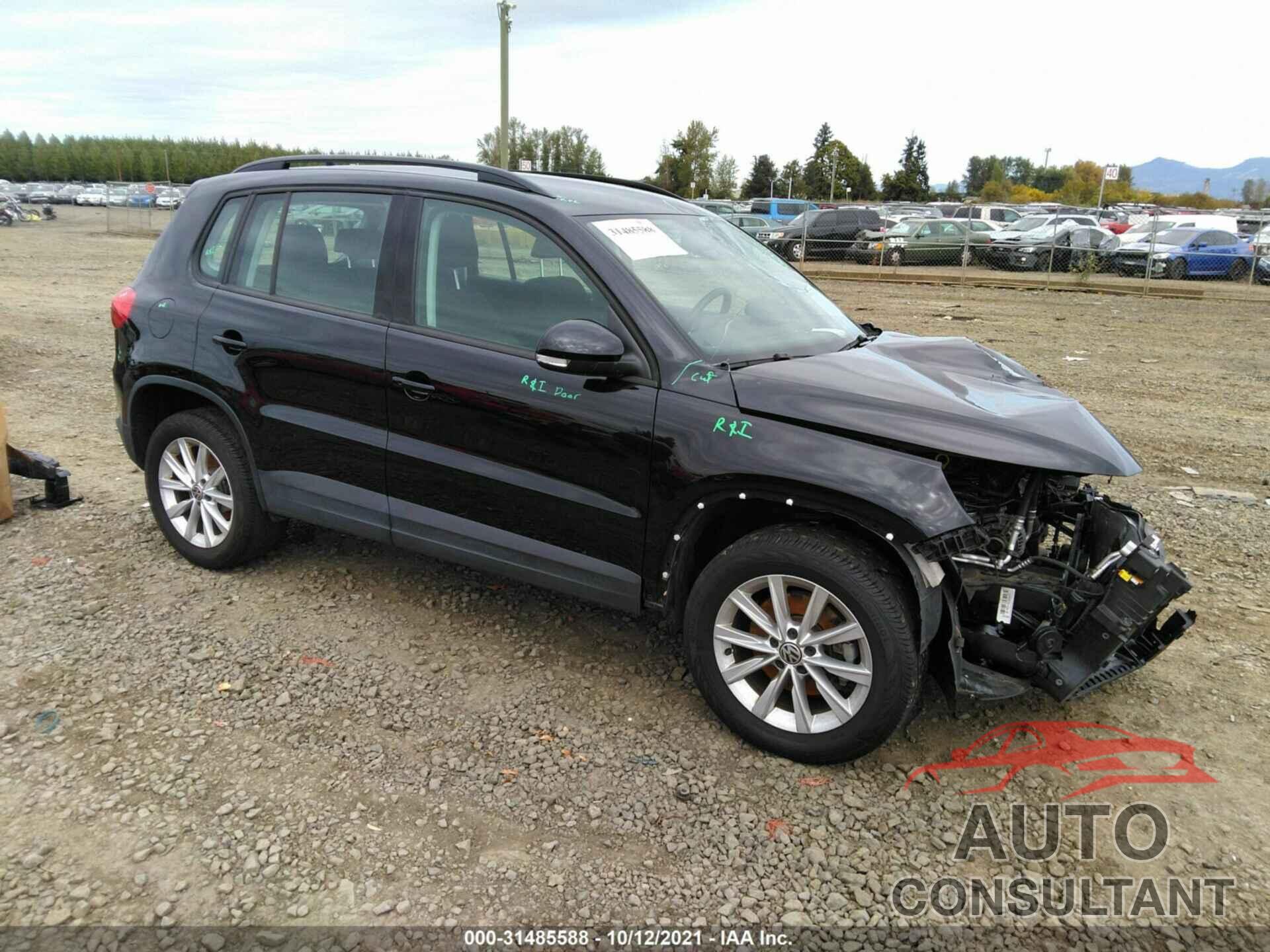 VOLKSWAGEN TIGUAN LIMITED 2018 - WVGAV7AX2JK000366