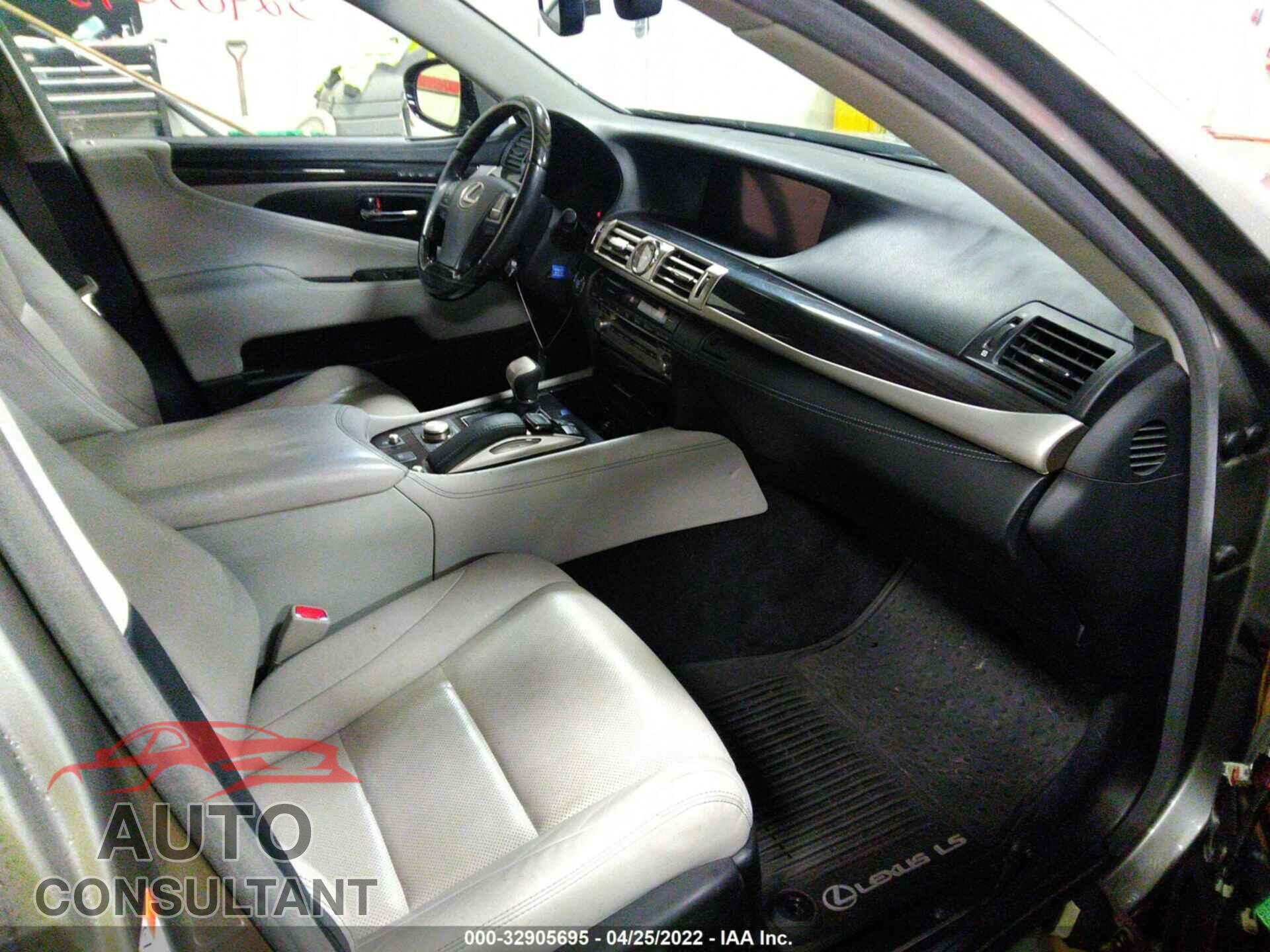 LEXUS LS 2017 - JTHCL5EF5H5029439