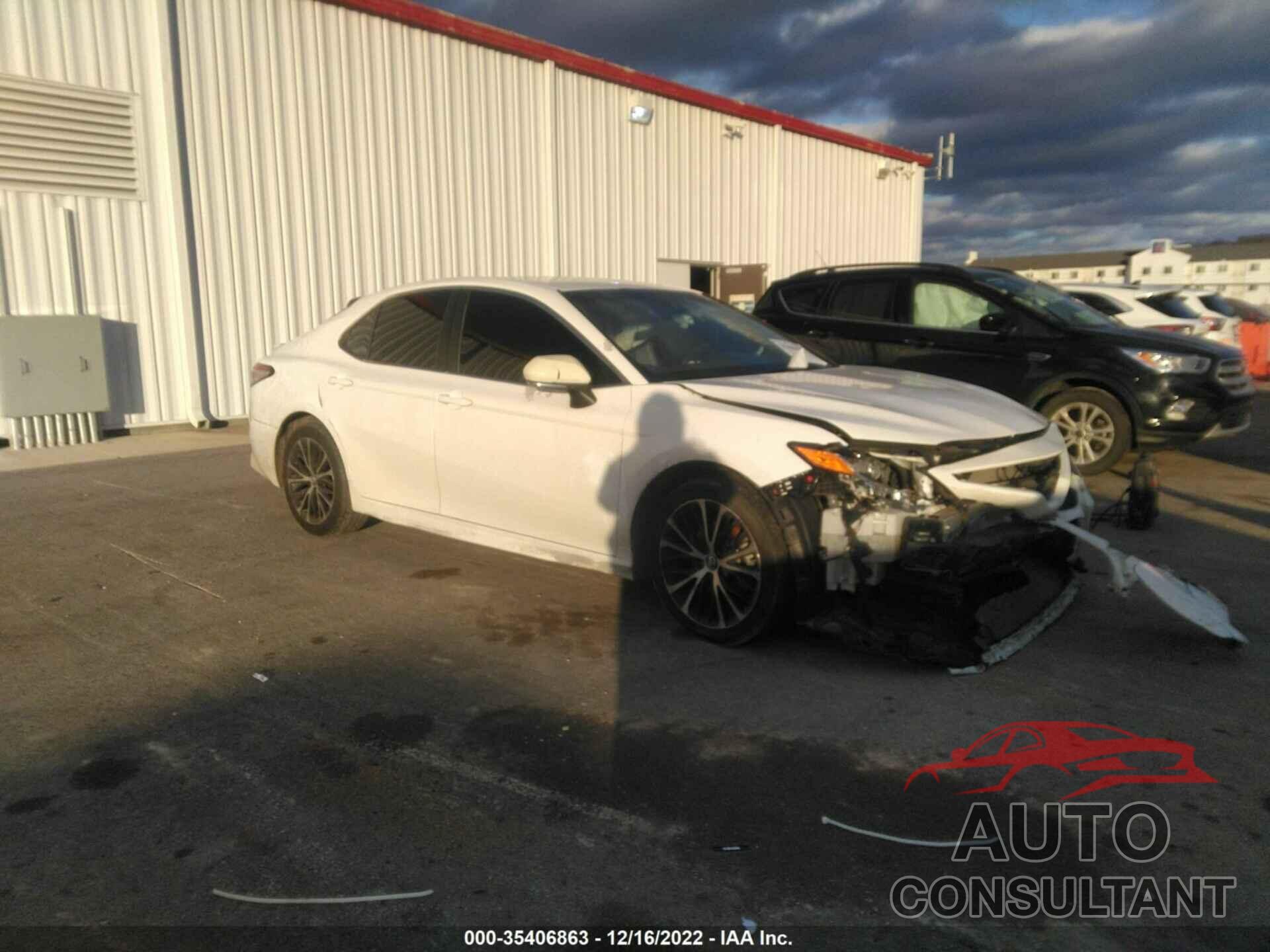 TOYOTA CAMRY 2018 - 4T1B11HK5JU578487