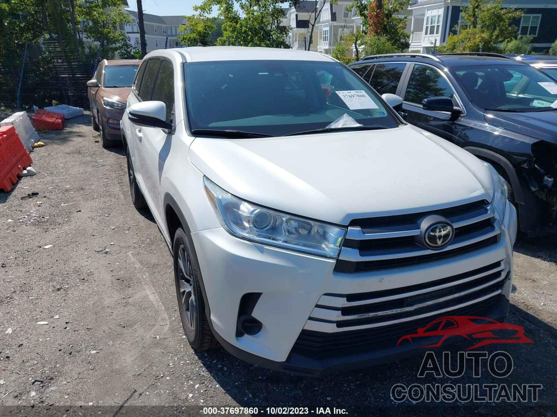 TOYOTA HIGHLANDER 2018 - 5TDZARFH8JS041299