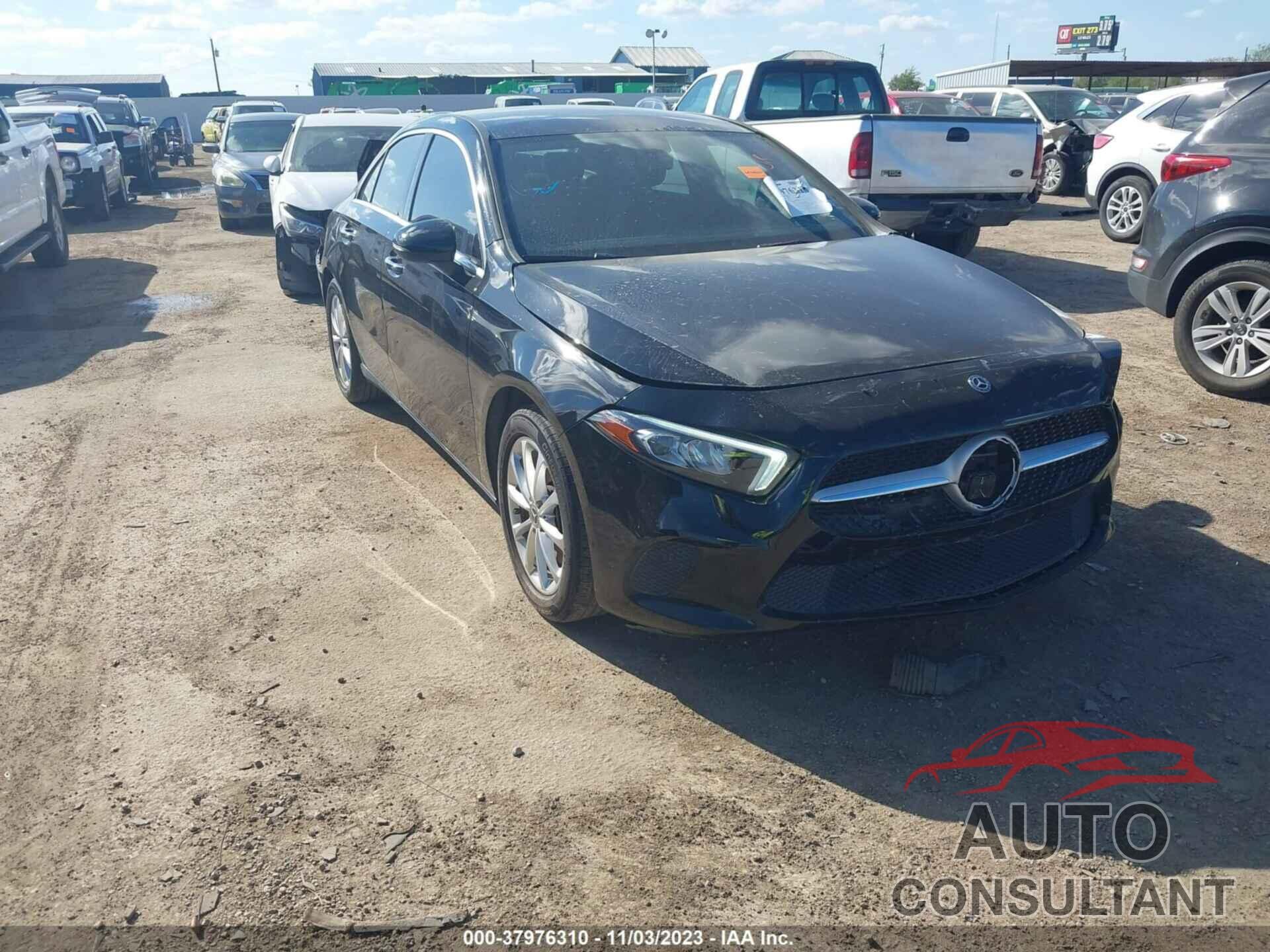 MERCEDES-BENZ A 2019 - WDD3G4EB6KW028627