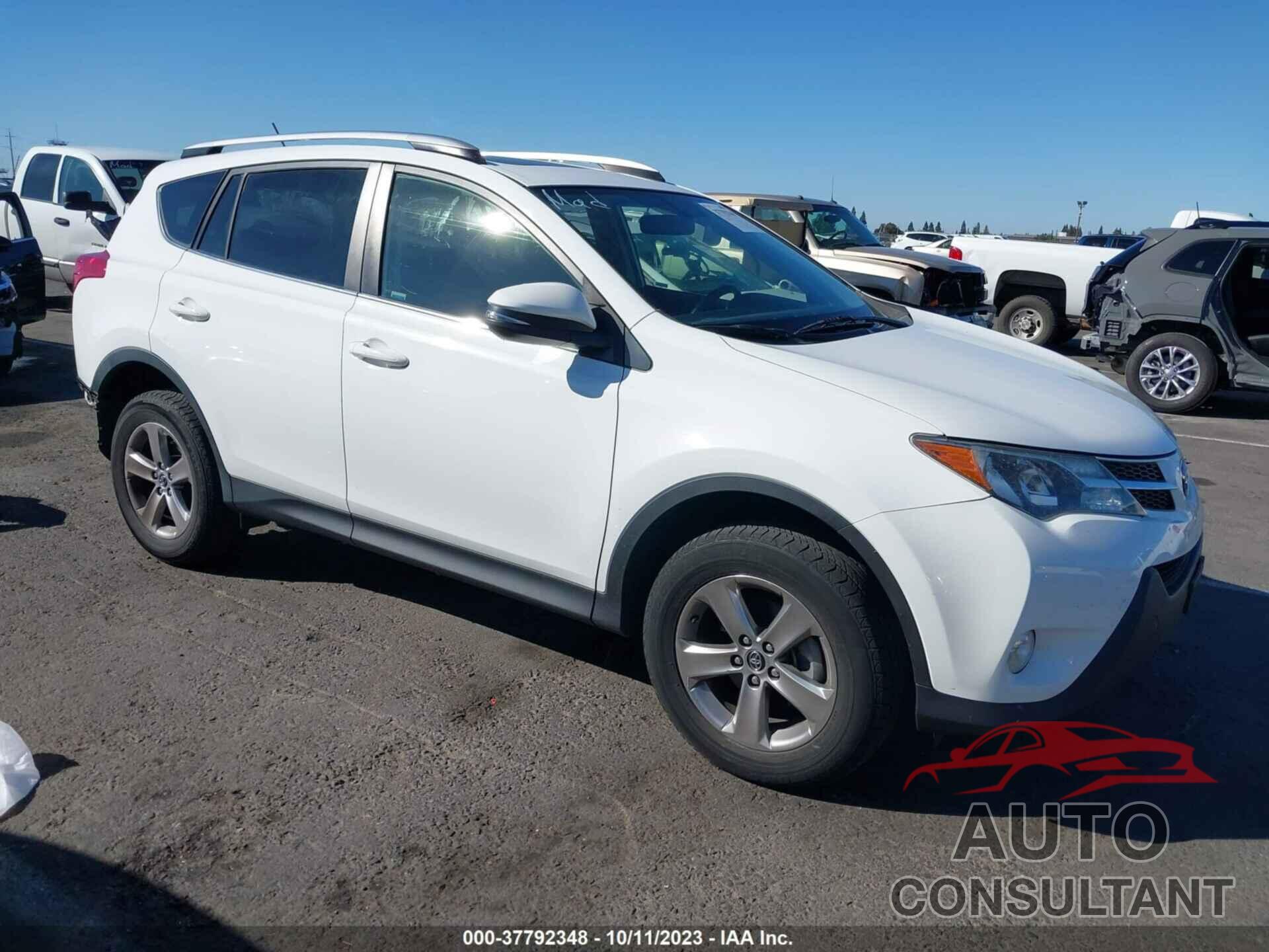 TOYOTA RAV4 2015 - JTMRFREV6FJ015359