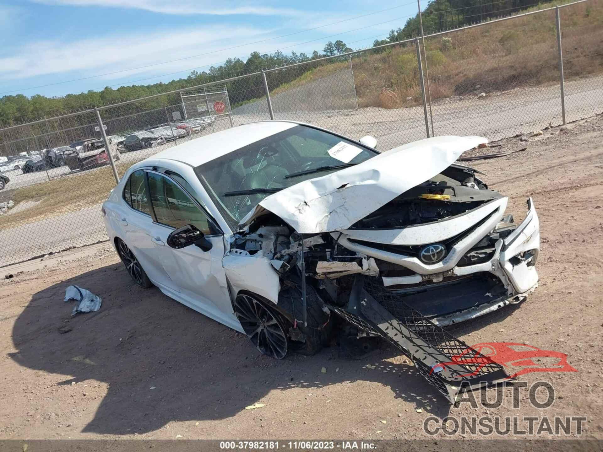 TOYOTA CAMRY 2018 - JTNB11HK2J3070094