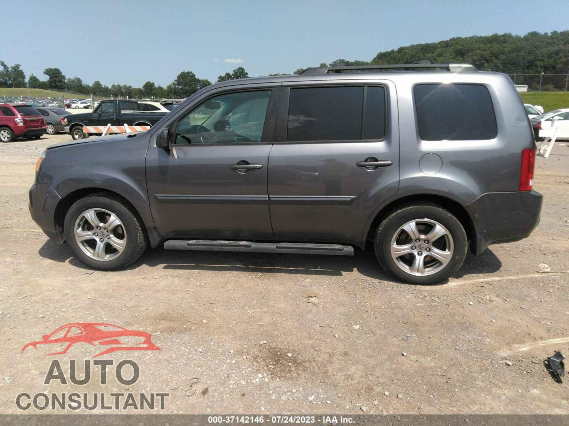 HONDA PILOT 2015 - 5FNYF4H57FB010723