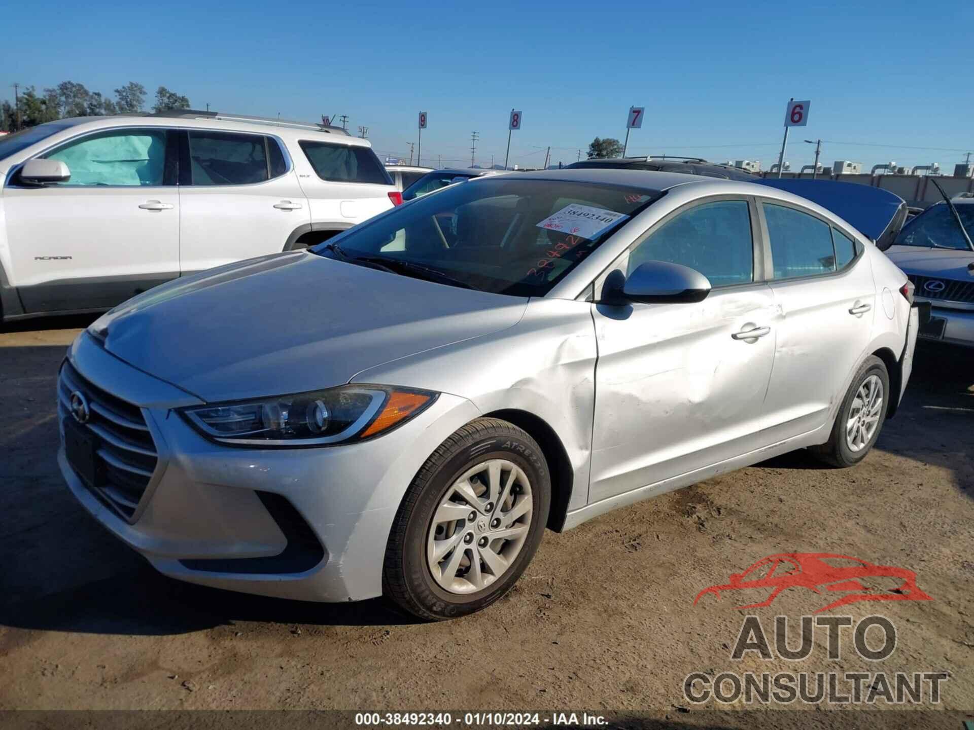 HYUNDAI ELANTRA 2018 - KMHD74LF3JU556989