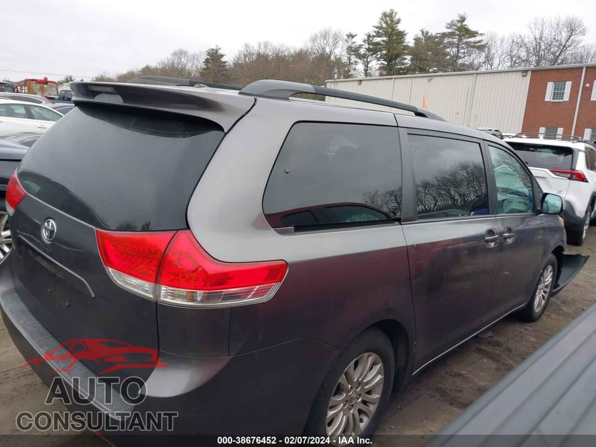 TOYOTA SIENNA 2013 - 5TDYK3DC8DS388715