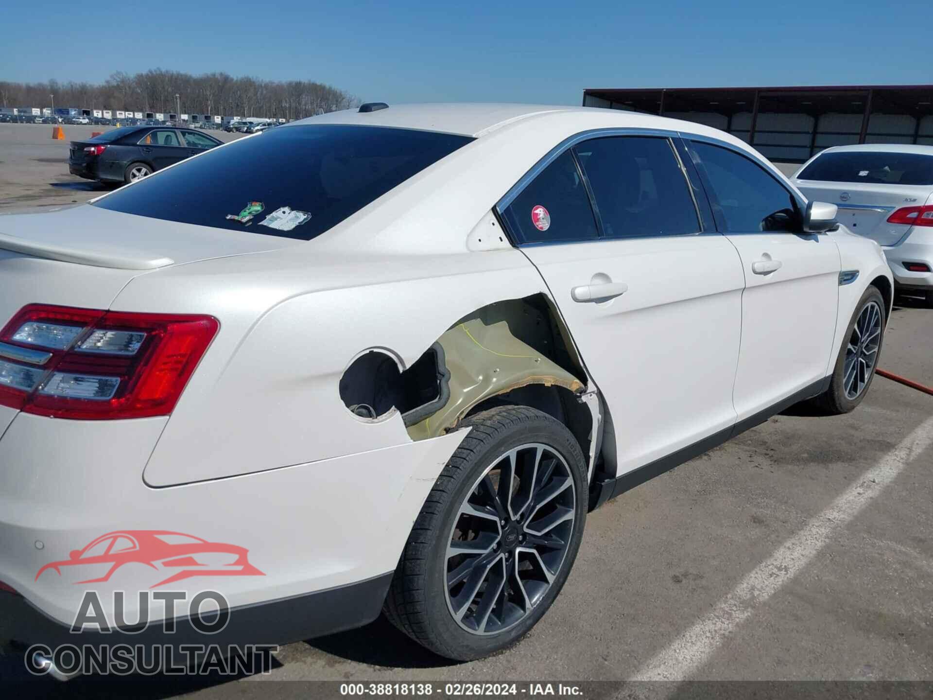 FORD TAURUS 2017 - 1FAHP2E88HG122462