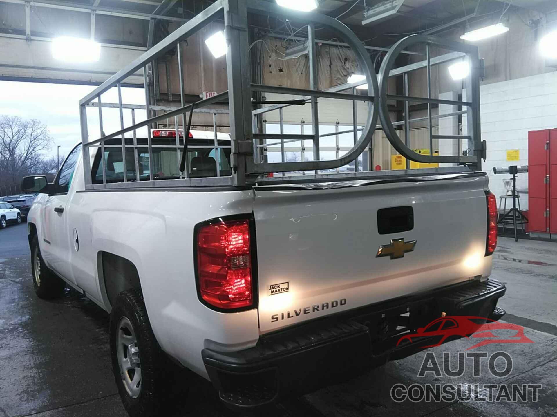 CHEVROLET SILVERADO 1500 2018 - 1GCNCNEH6JZ115854