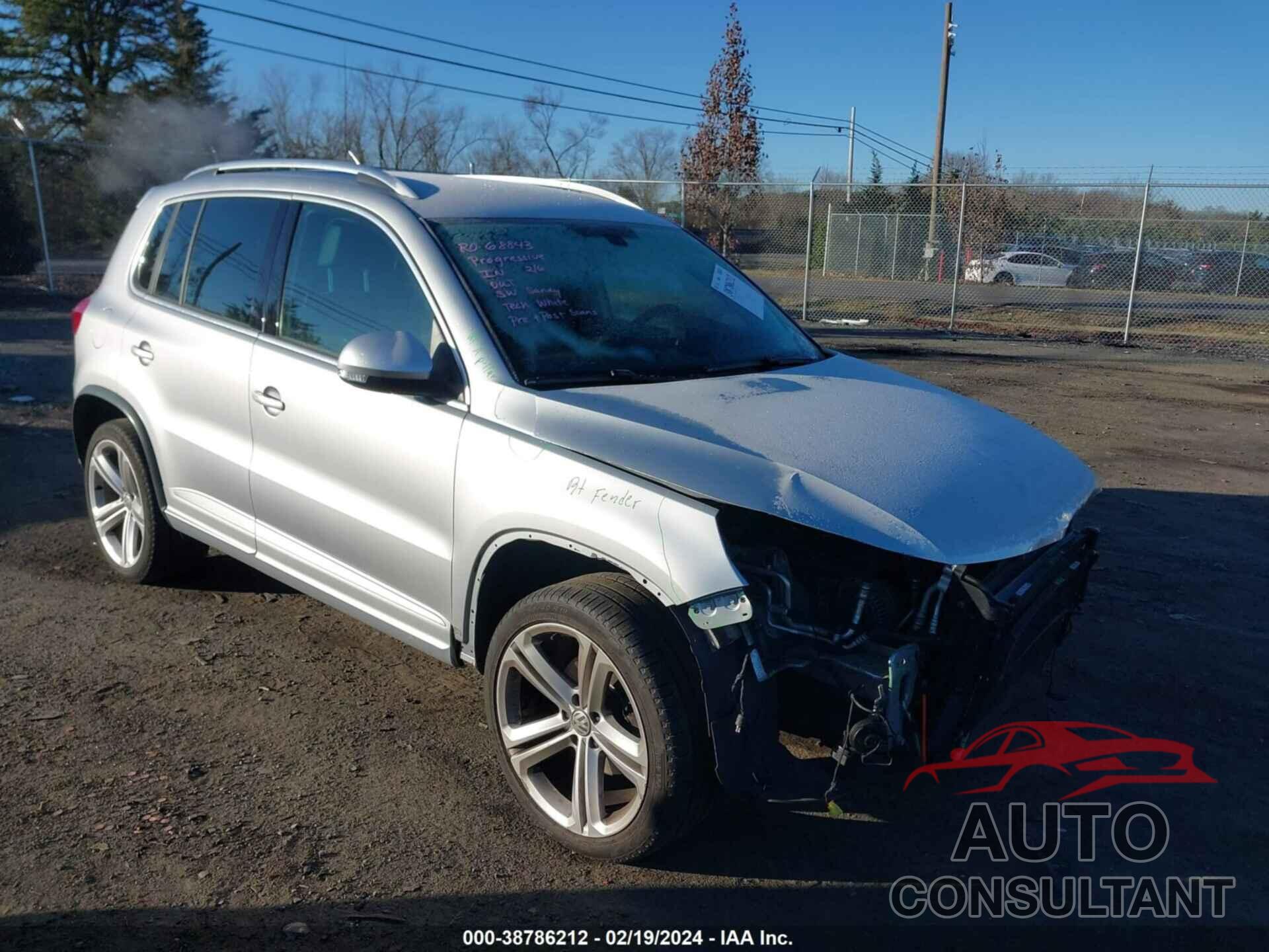 VOLKSWAGEN TIGUAN 2016 - WVGBV7AX5GW613989