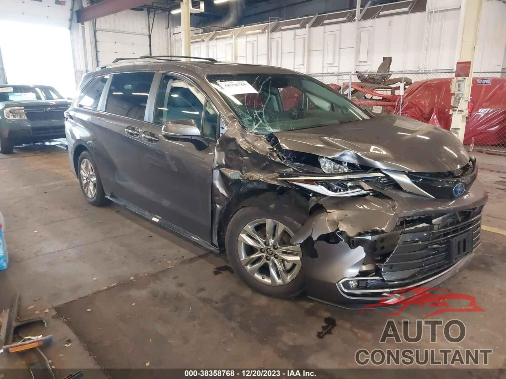 TOYOTA SIENNA 2023 - 5TDZSKFC0PS082155