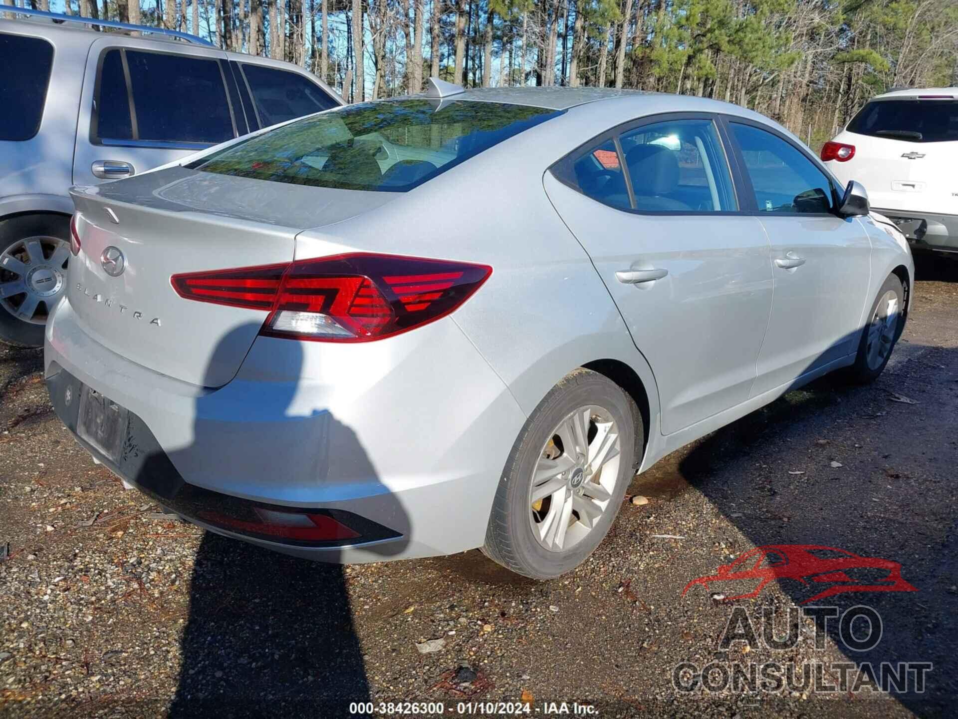 HYUNDAI ELANTRA 2019 - 5NPD84LF3KH476038