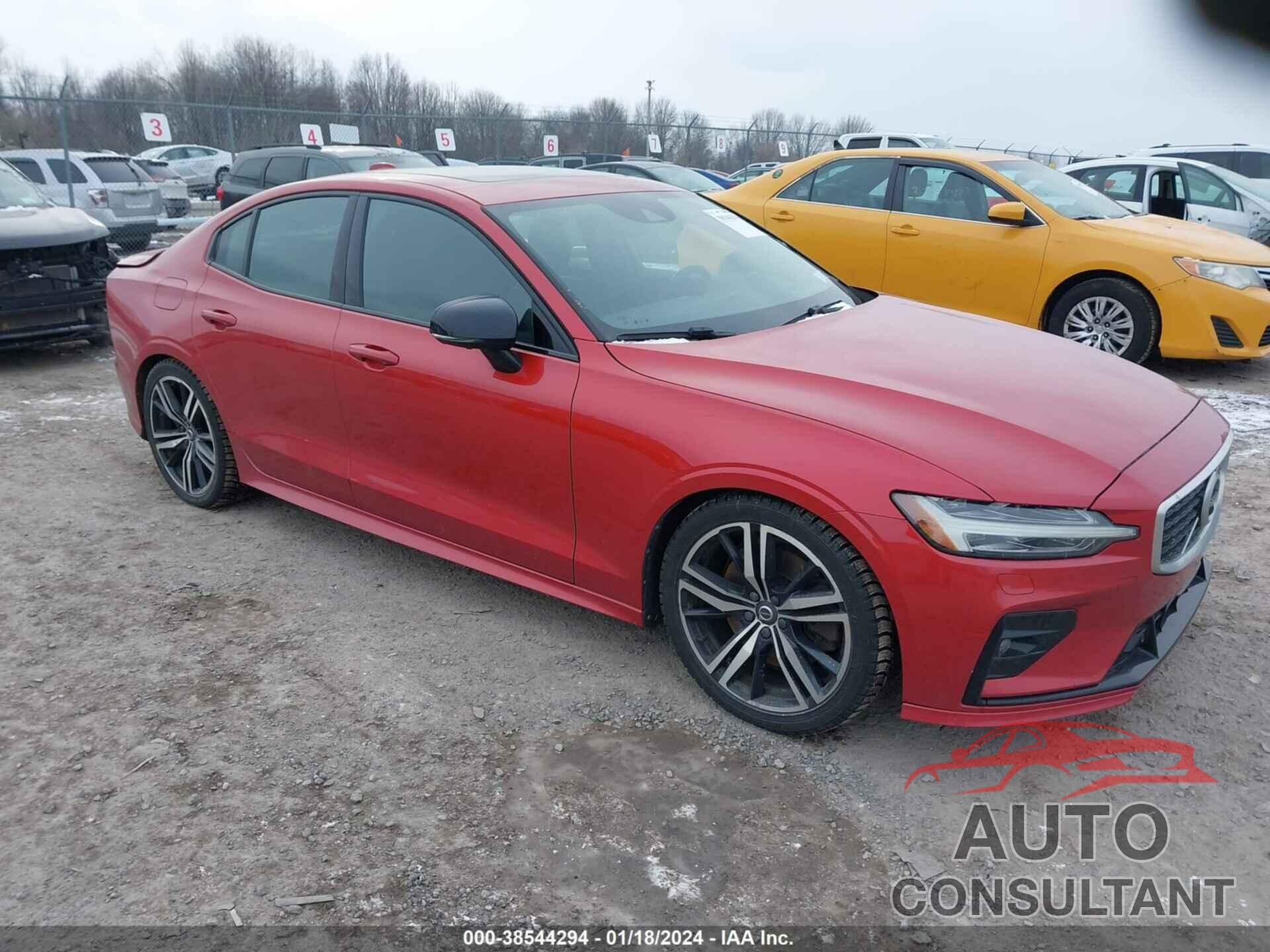 VOLVO S60 2019 - 7JRA22TM3KG000904