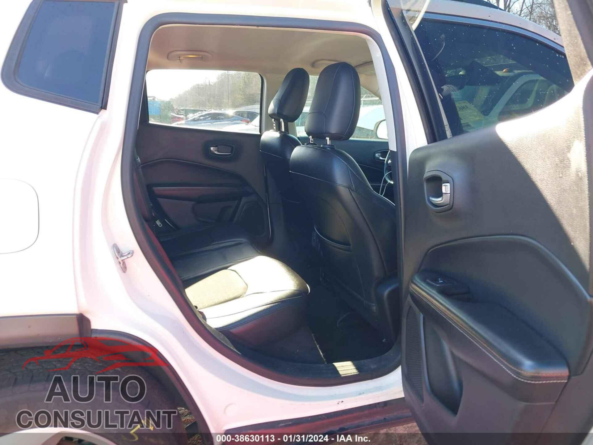 JEEP COMPASS 2018 - 3C4NJDBB7JT284417