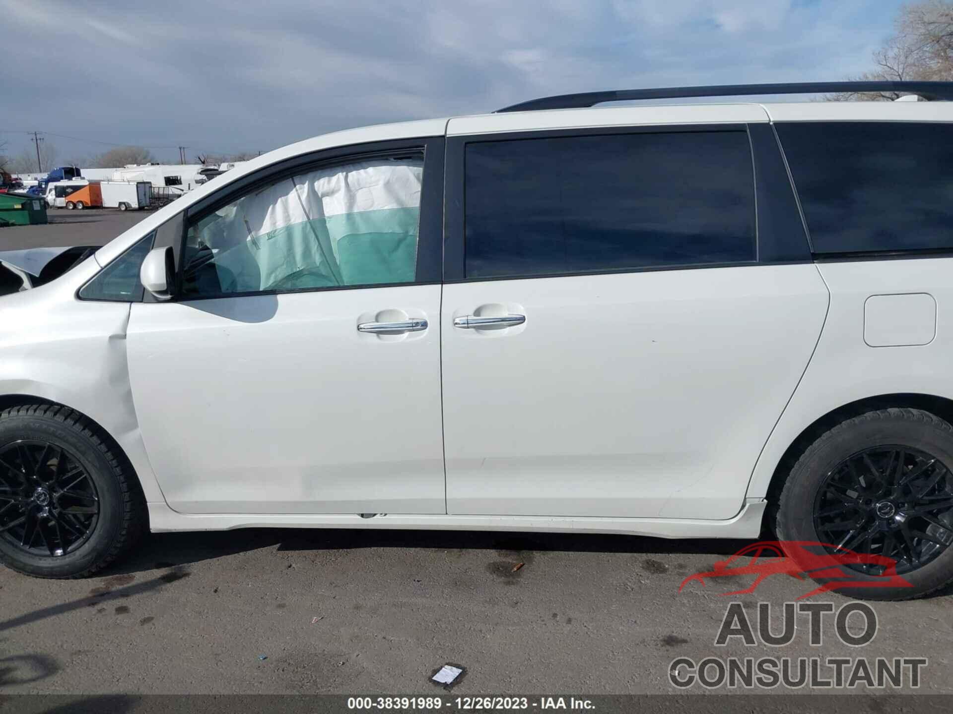 TOYOTA SIENNA 2018 - 5TDYZ3DC1JS916635