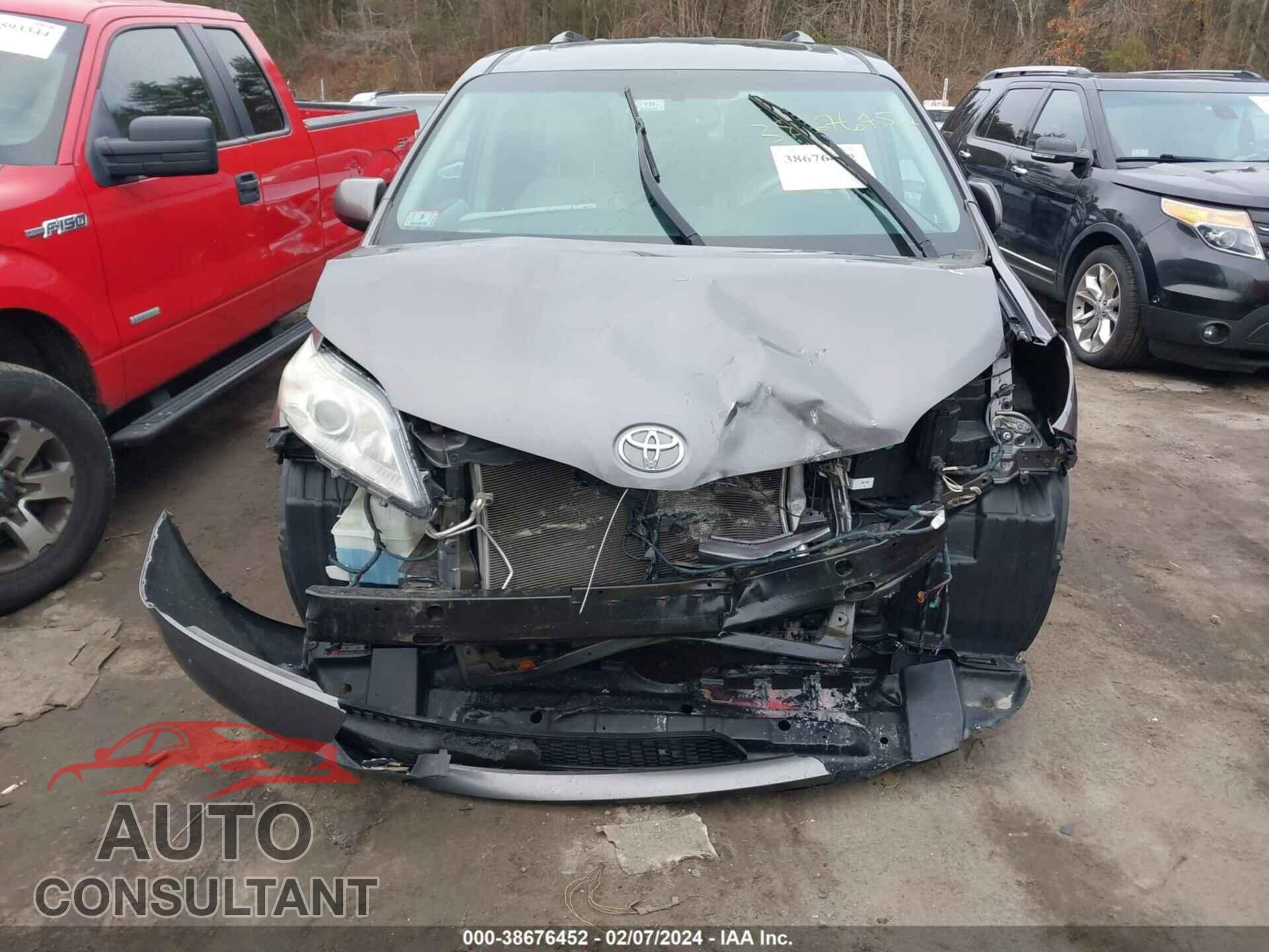 TOYOTA SIENNA 2013 - 5TDYK3DC8DS388715