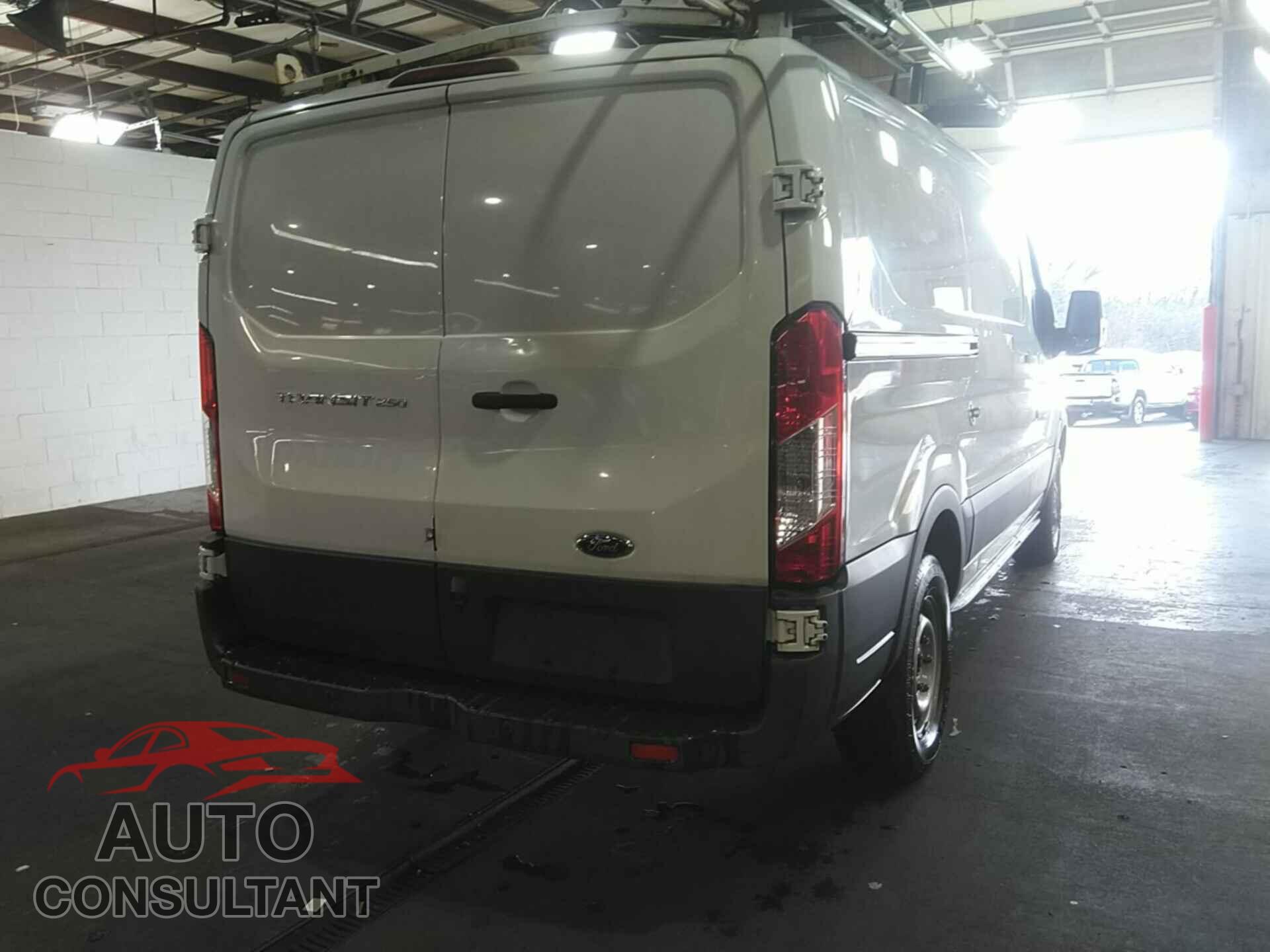 FORD TRANSIT 2017 - 1FTYR1YM0HKB19043