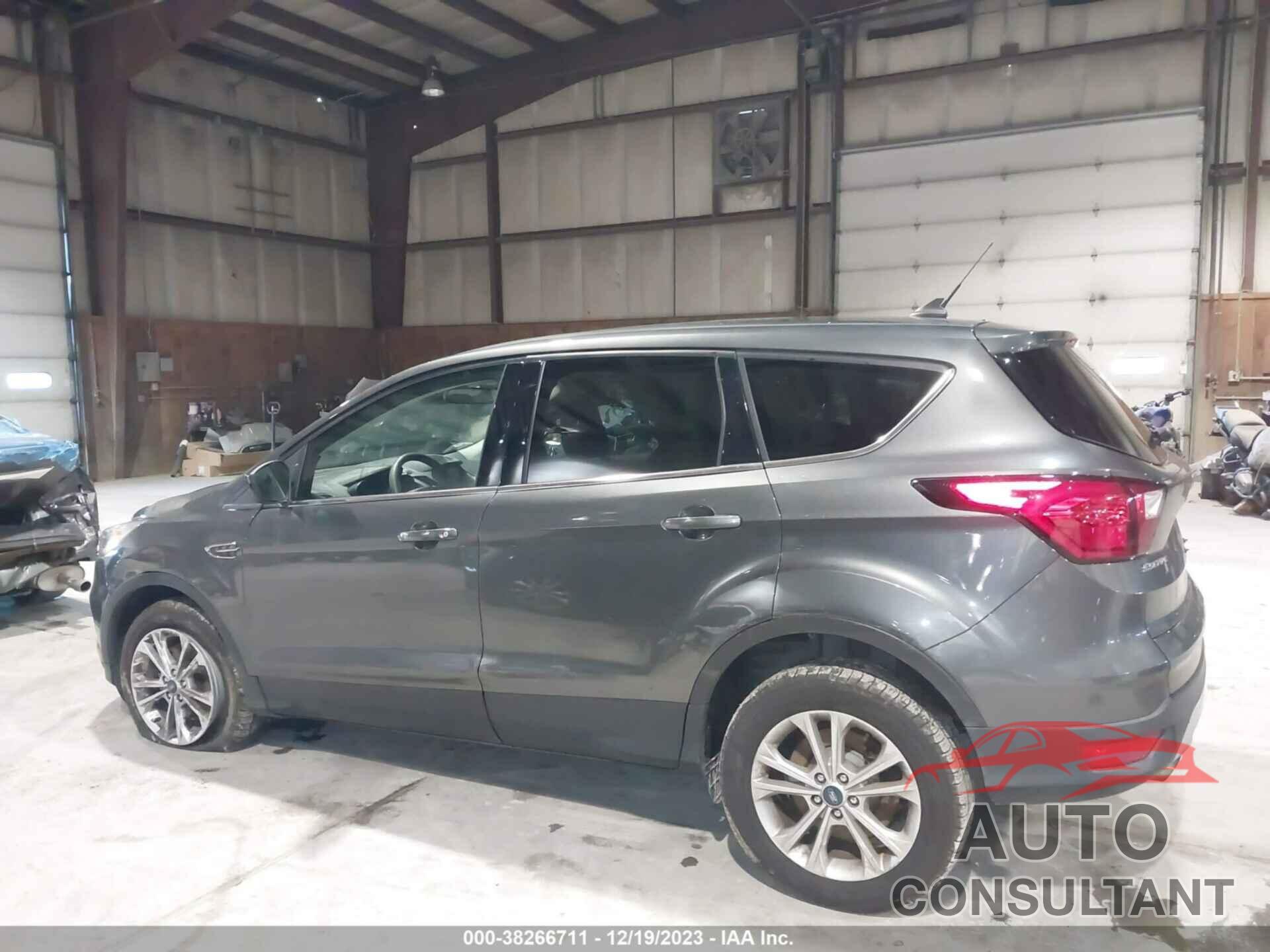 FORD ESCAPE 2019 - 1FMCU9GD1KUB33128