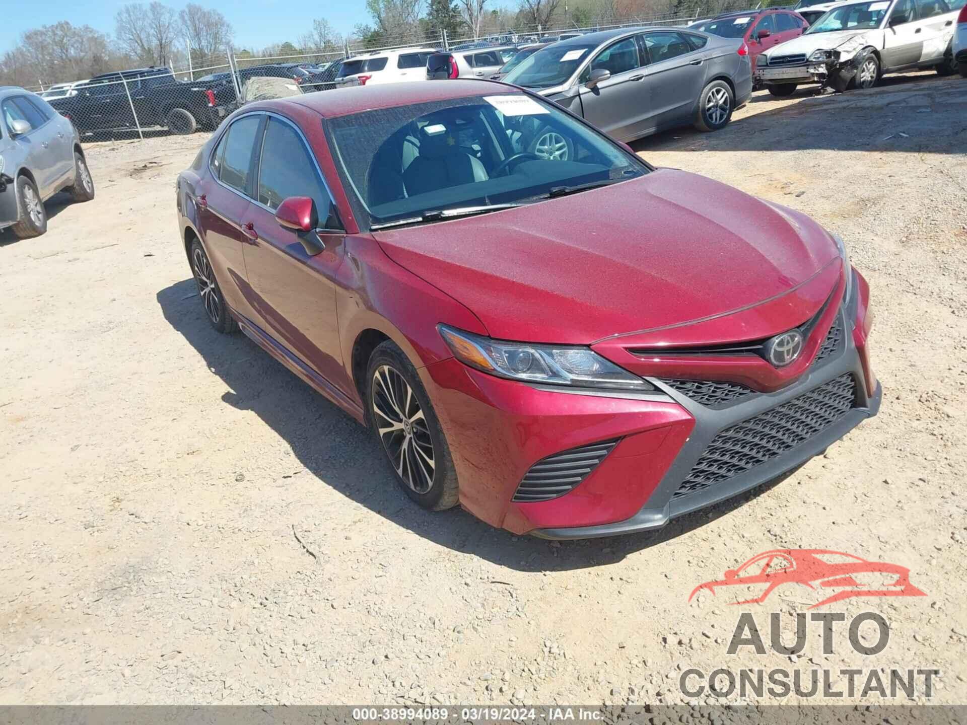 TOYOTA CAMRY 2018 - 4T1B11HK1JU660233