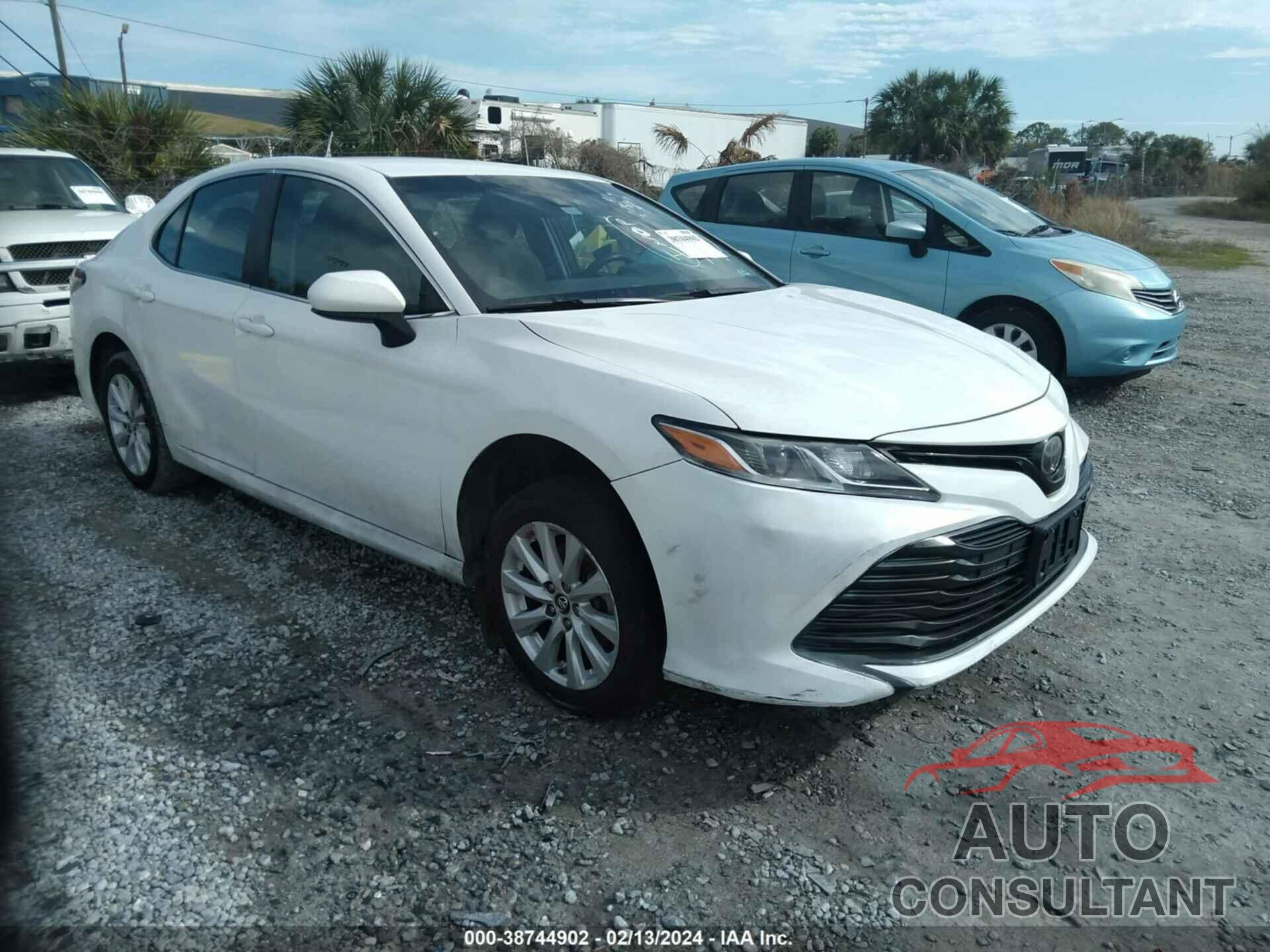 TOYOTA CAMRY 2018 - 4T1B11HK2JU575904