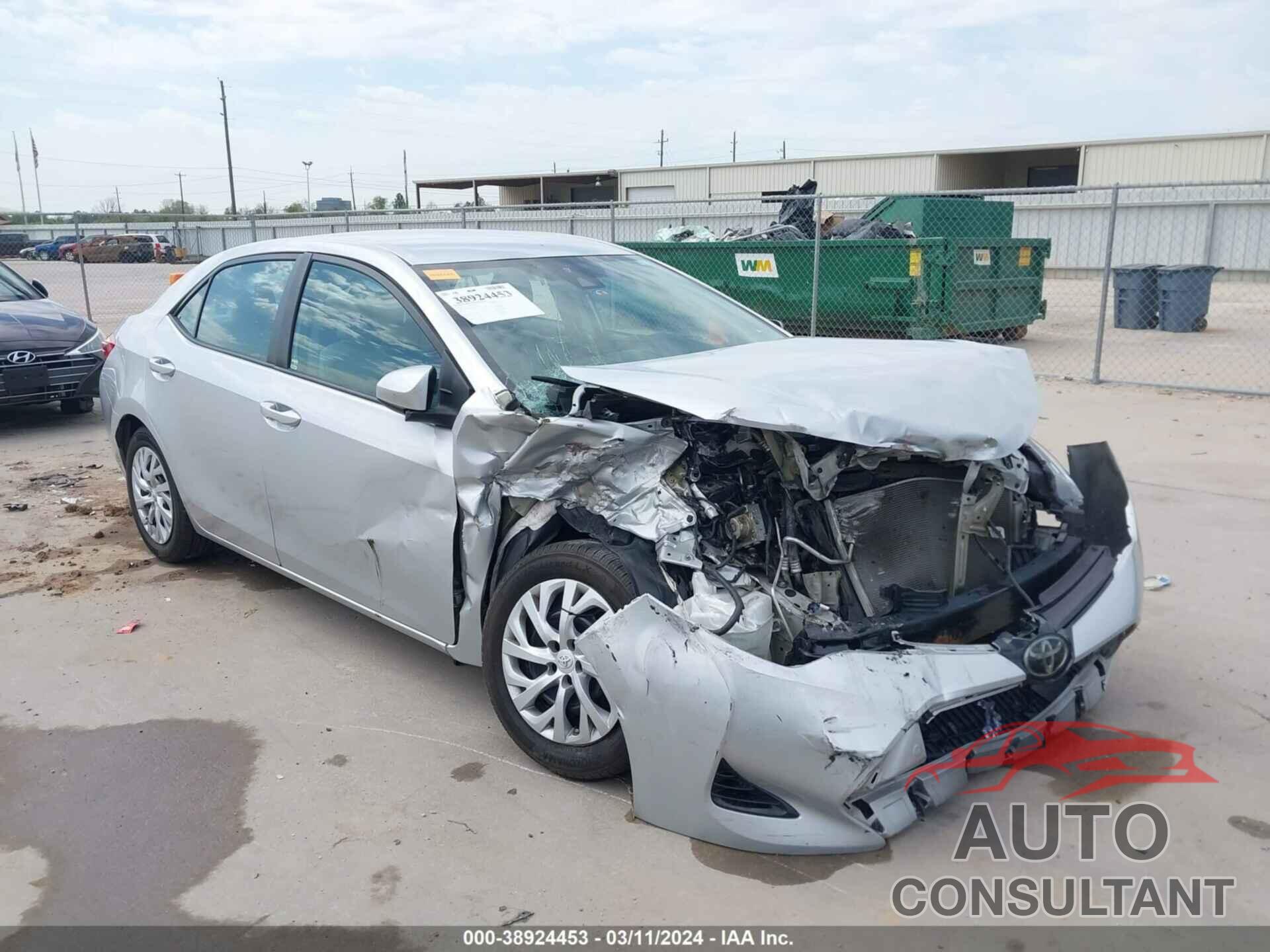 TOYOTA COROLLA 2018 - 5YFBURHE9JP743653