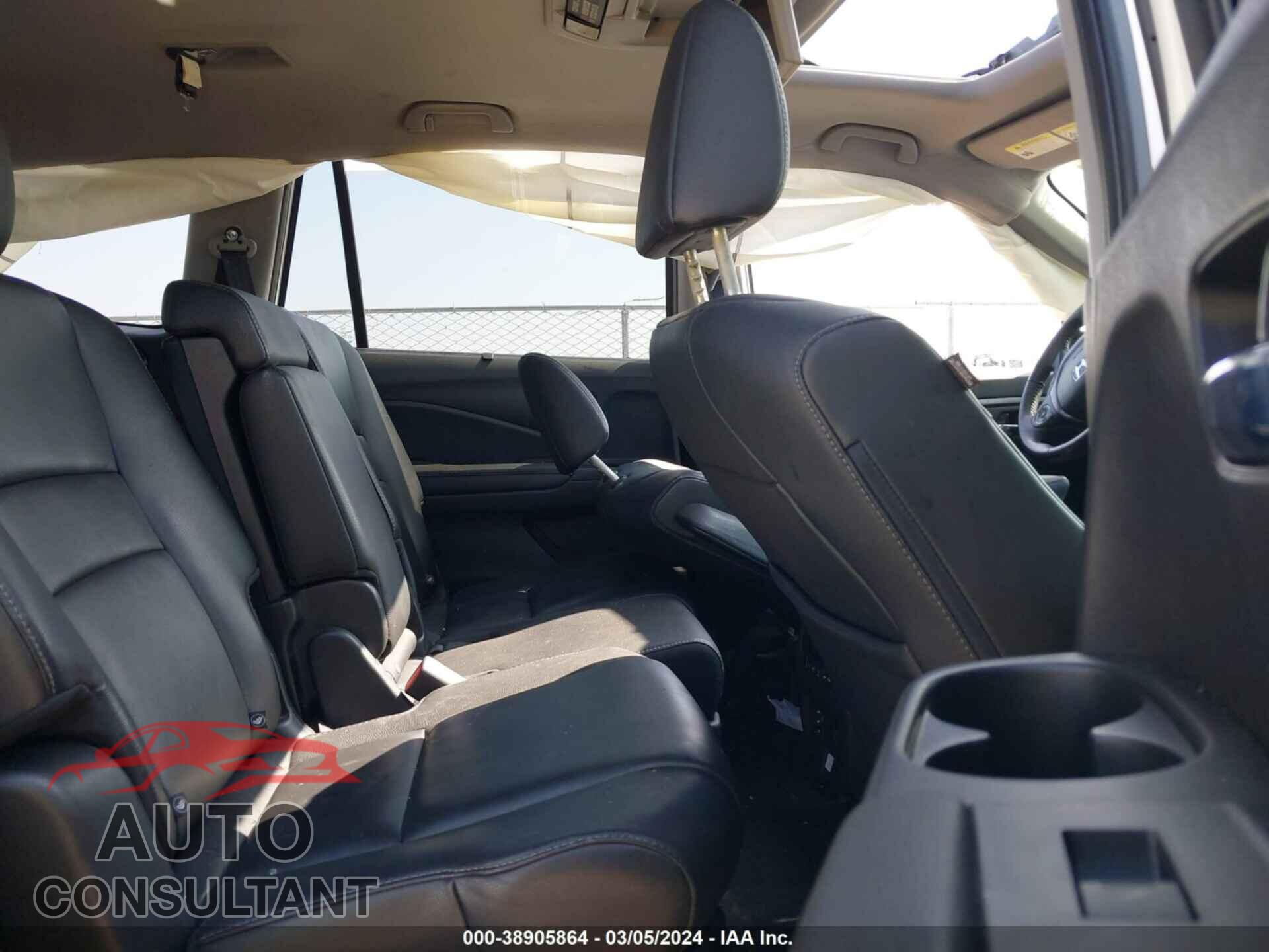 HONDA PILOT 2017 - 5FNYF6H88HB004003
