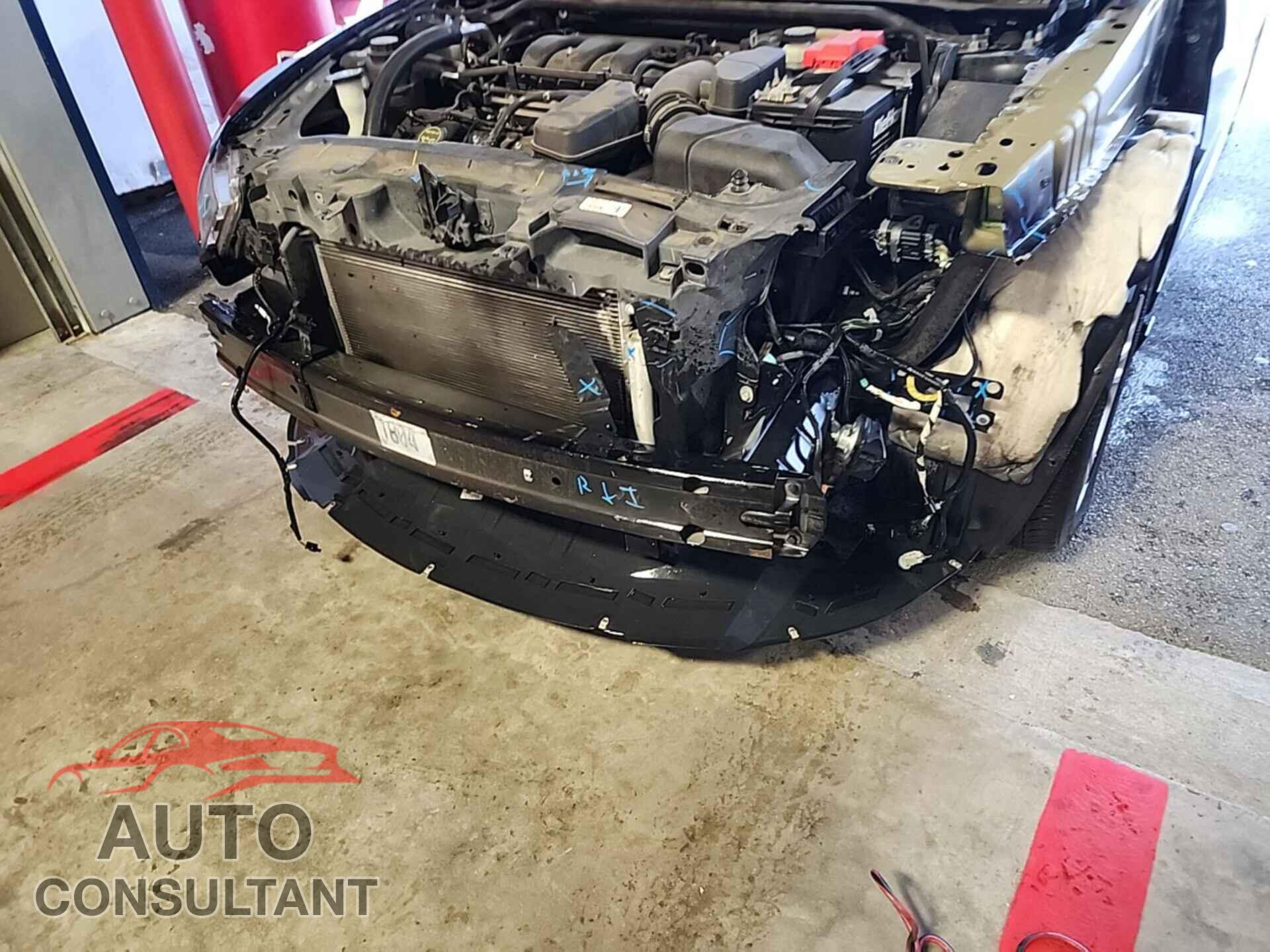 FORD TAURUS 2017 - 1FAHP2E88HG127077