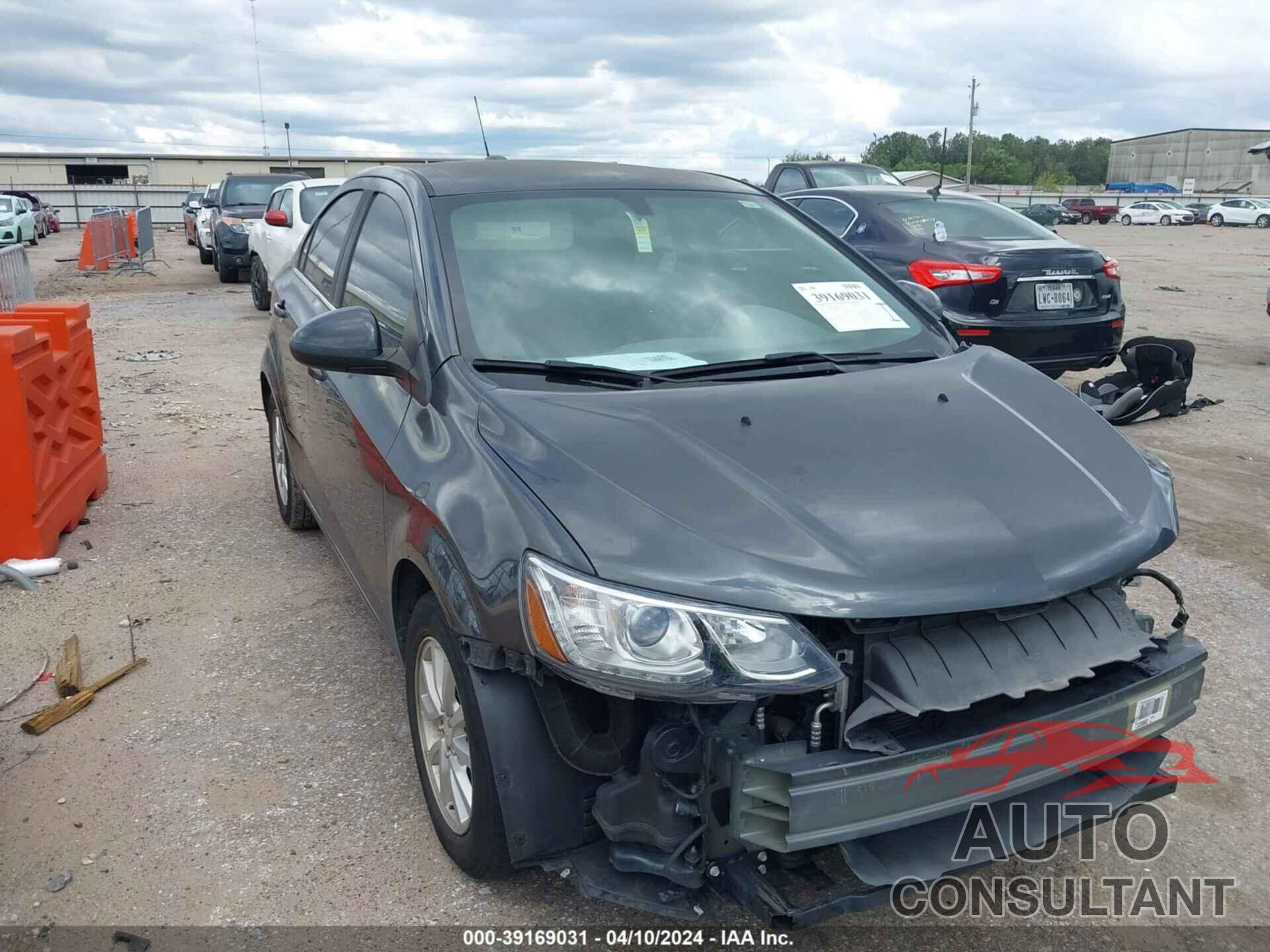 CHEVROLET SONIC 2018 - 1G1JD5SH2J4103688