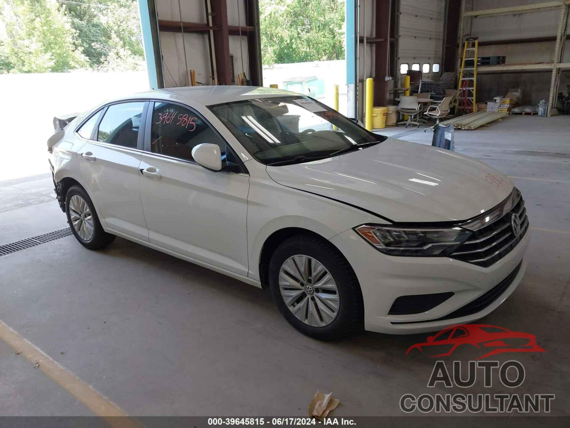 VOLKSWAGEN JETTA 2019 - 3VWN57BUXKM099049