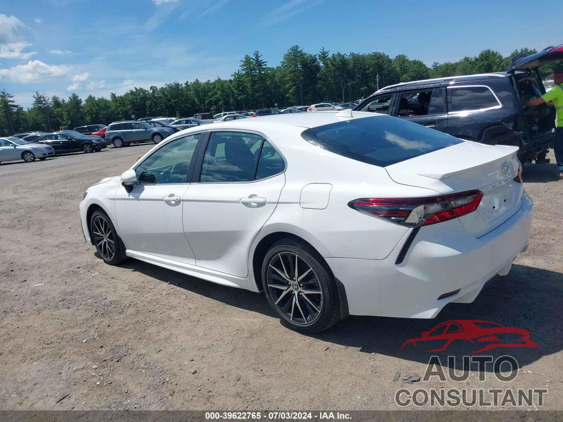 TOYOTA CAMRY 2022 - 4T1G11AK6NU037275