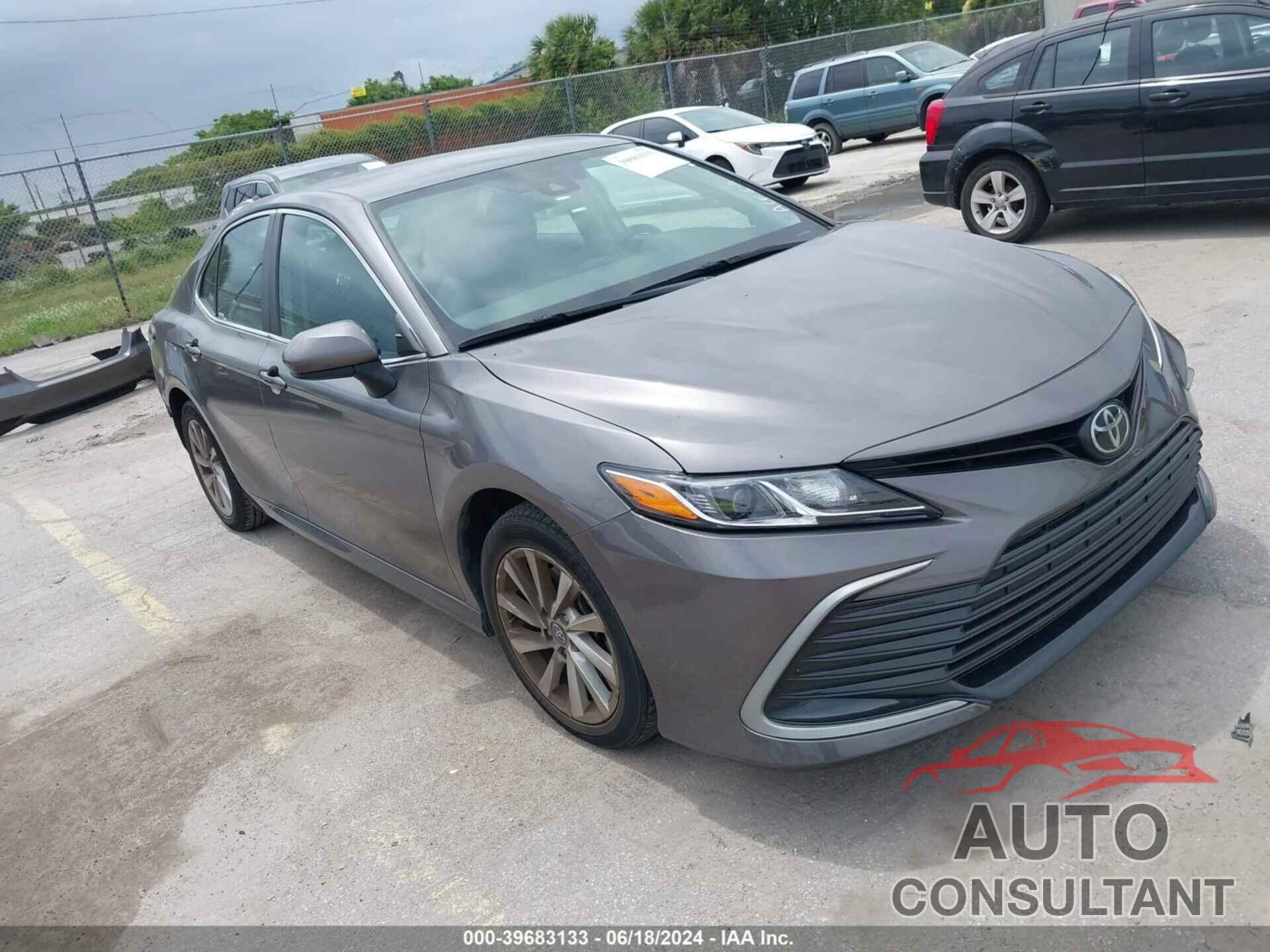 TOYOTA CAMRY 2022 - 4T1C11AK6NU638071