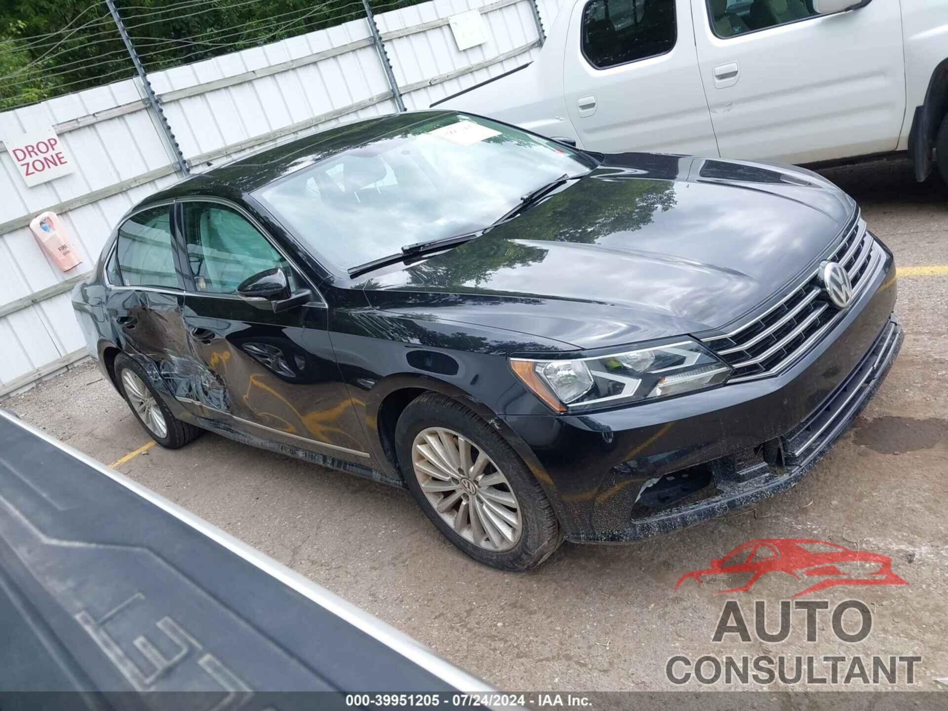 VOLKSWAGEN PASSAT 2017 - 1VWBT7A32HC027581