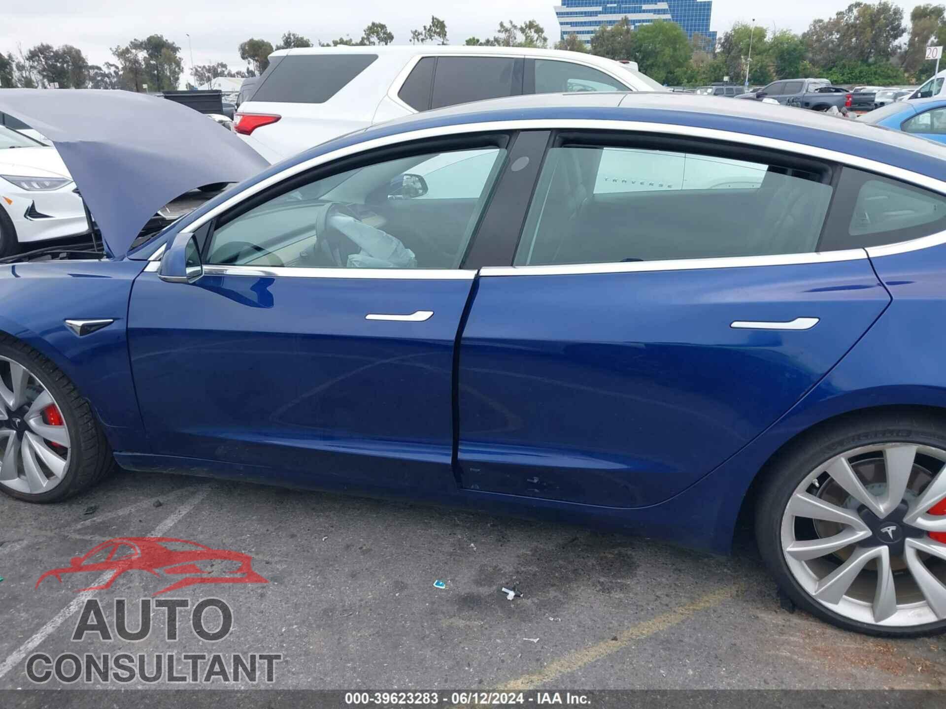TESLA MODEL 3 2018 - 5YJ3E1EB7JF181115