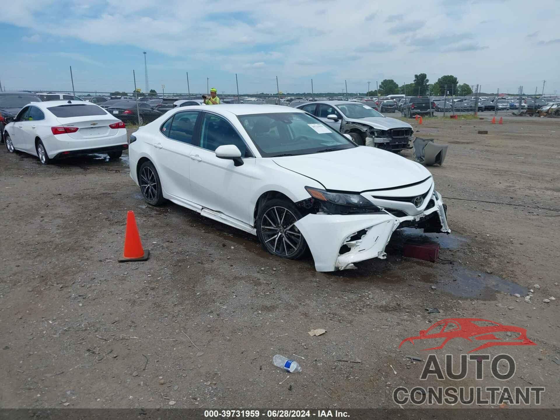 TOYOTA CAMRY 2021 - 4T1G11AK6MU426058