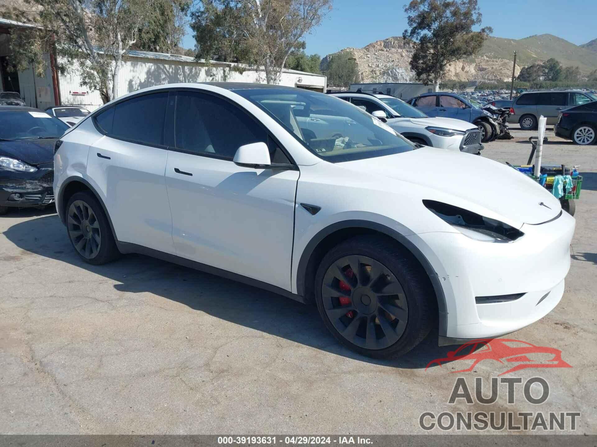 TESLA MODEL Y 2021 - 5YJYGDEE4MF161677