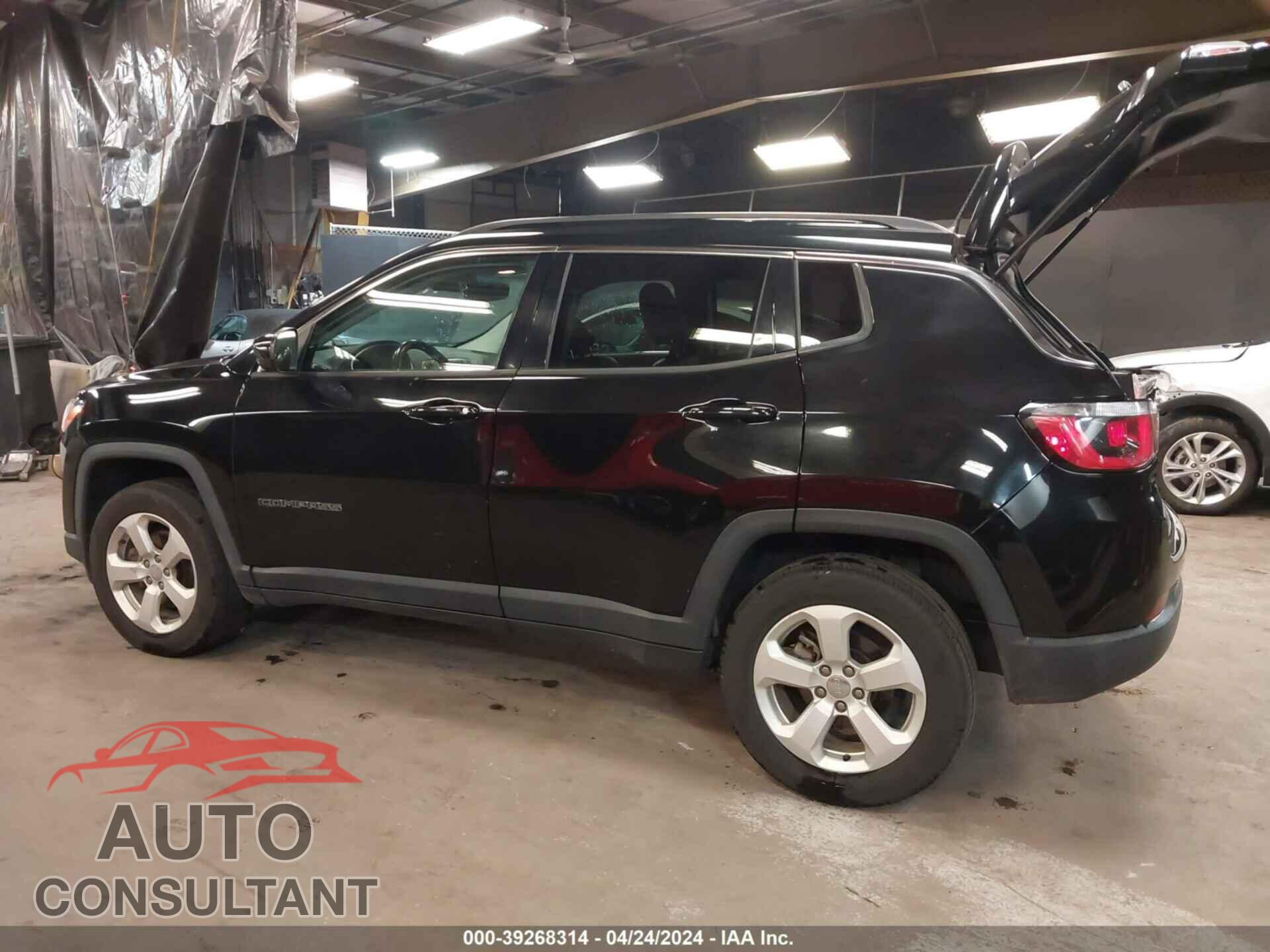 JEEP COMPASS 2018 - 3C4NJDBB7JT282425