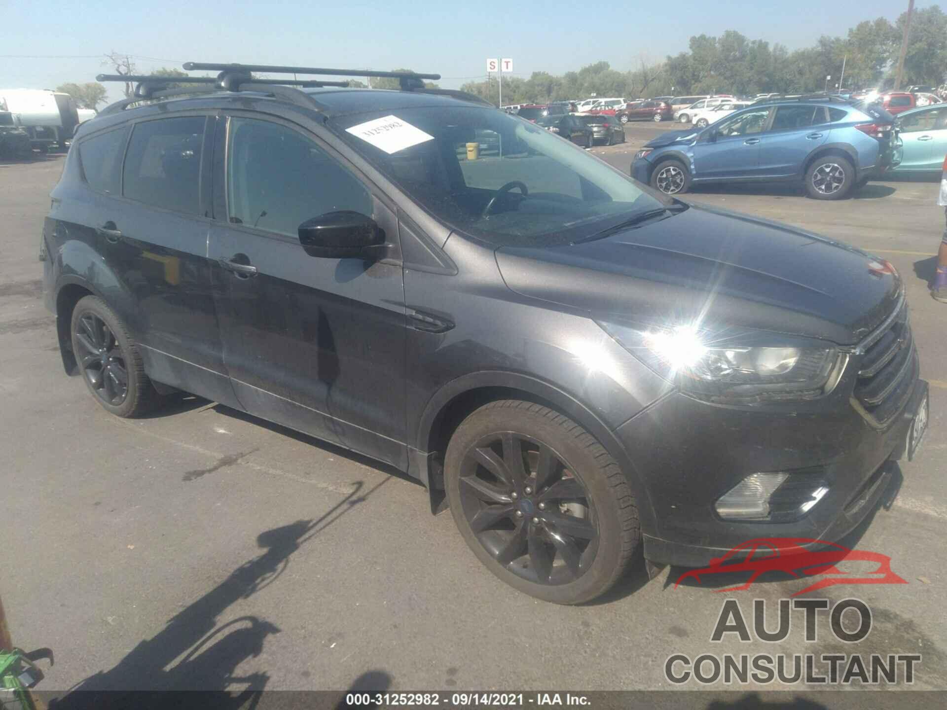 FORD ESCAPE 2017 - 1FMCU9G97HUD37212