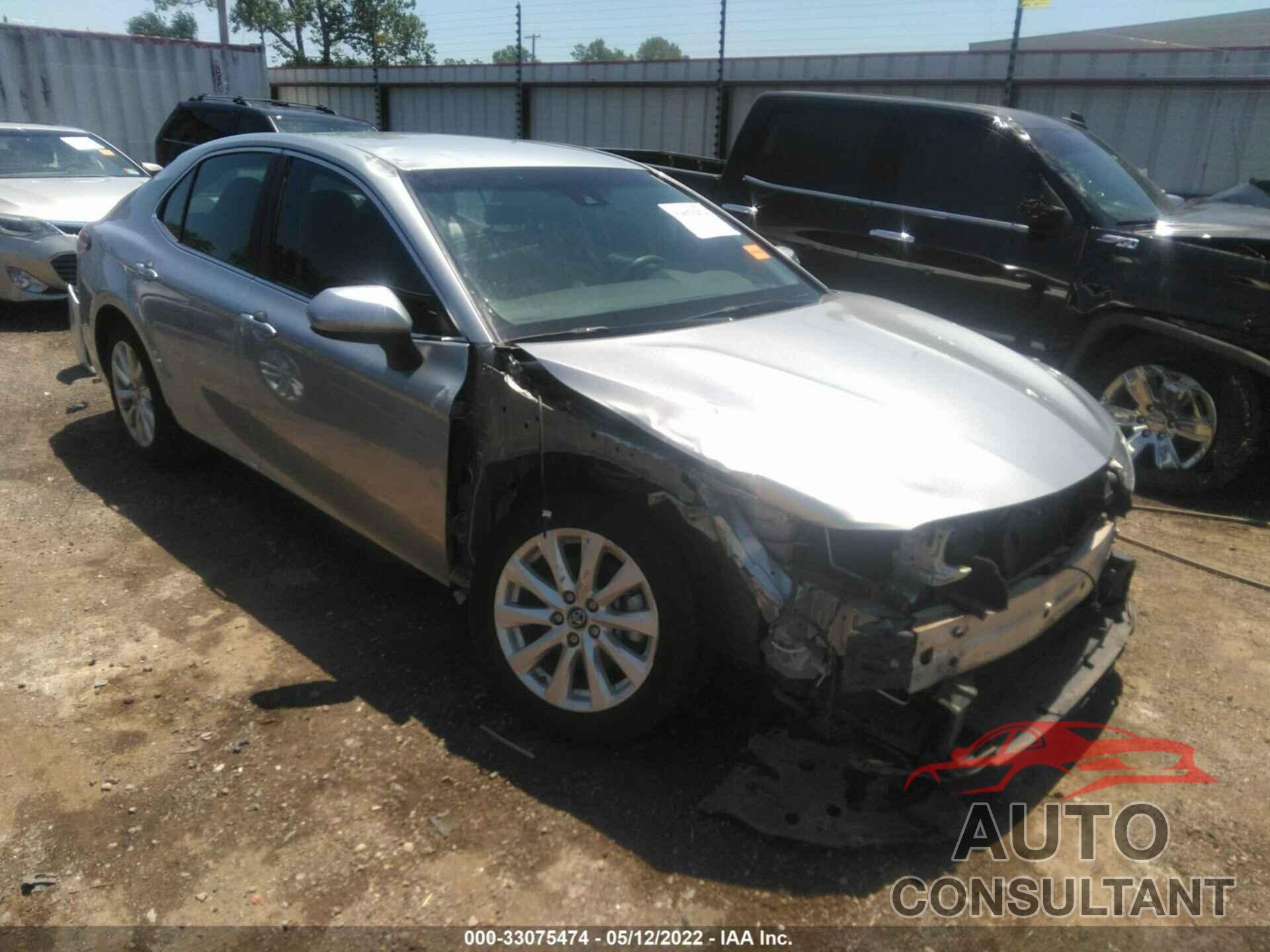 TOYOTA CAMRY 2018 - 4T1B11HK2JU072941