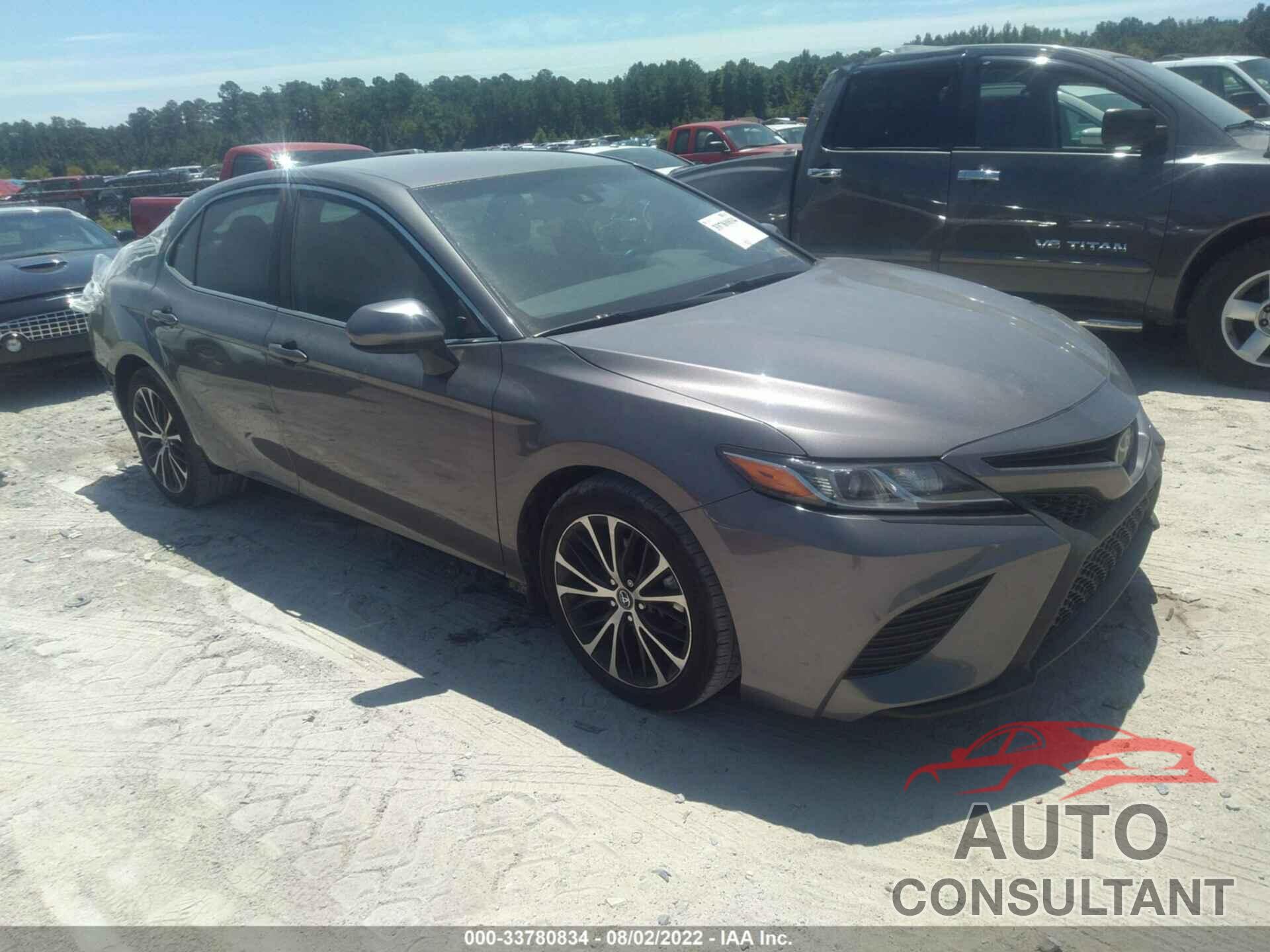 TOYOTA CAMRY 2018 - 4T1B11HK1JU067942