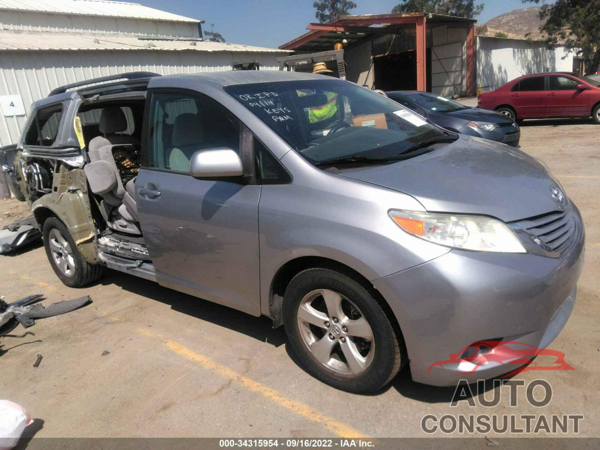 TOYOTA SIENNA 2017 - 5TDKZ3DC1HS825896