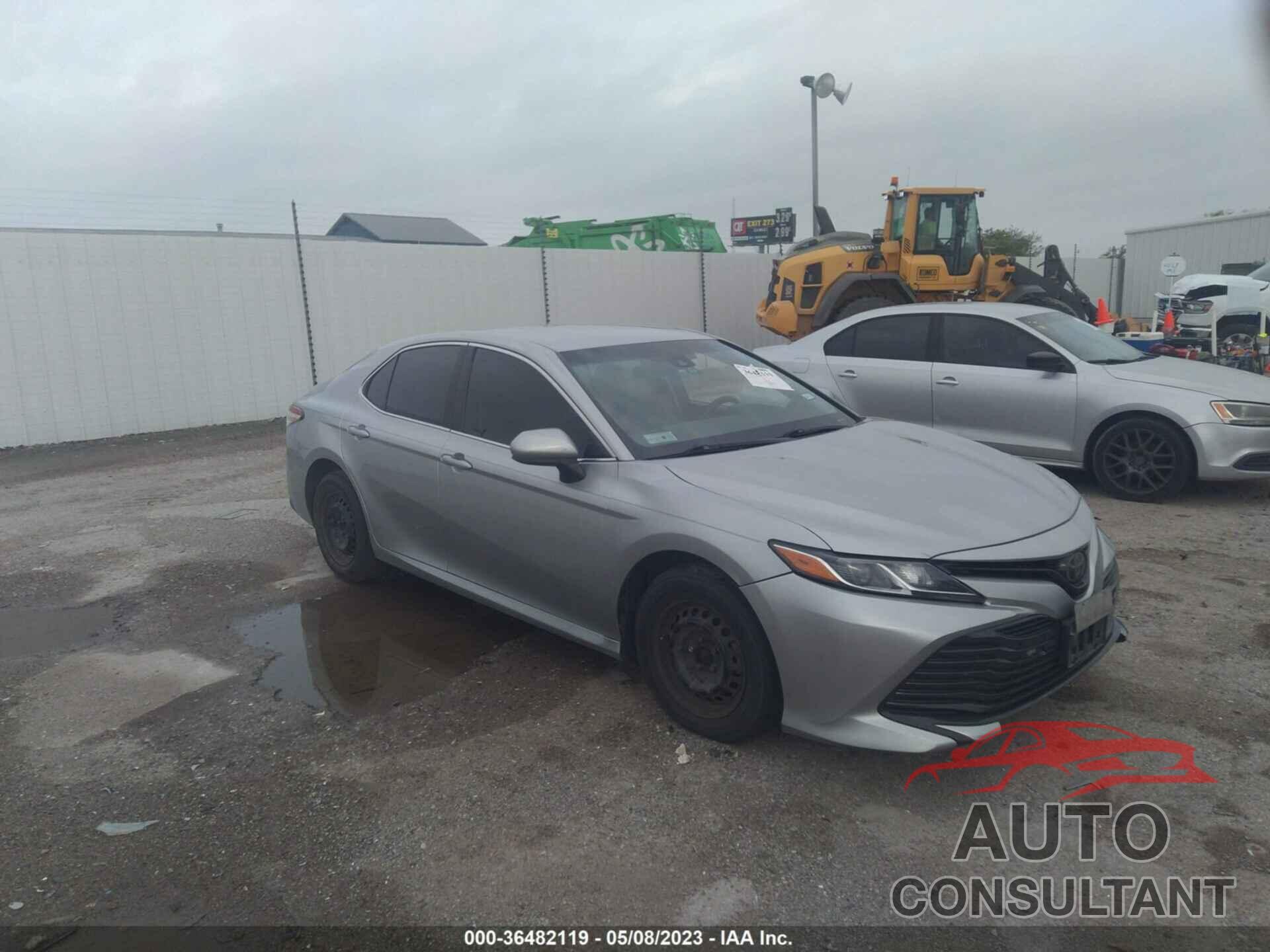 TOYOTA CAMRY 2018 - 4T1B11HK1JU076320