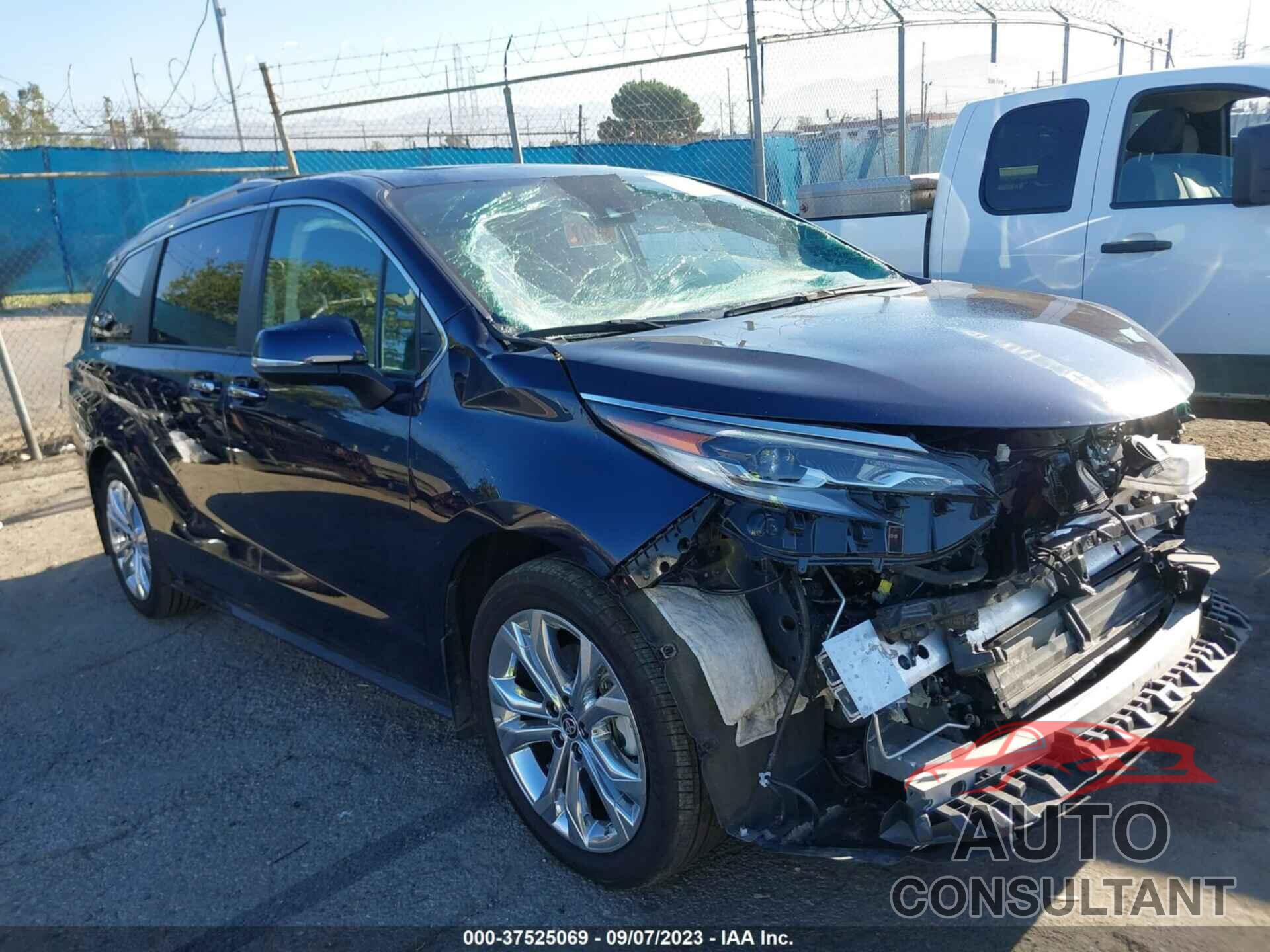 TOYOTA SIENNA 2022 - 5TDERKEC1NS097630
