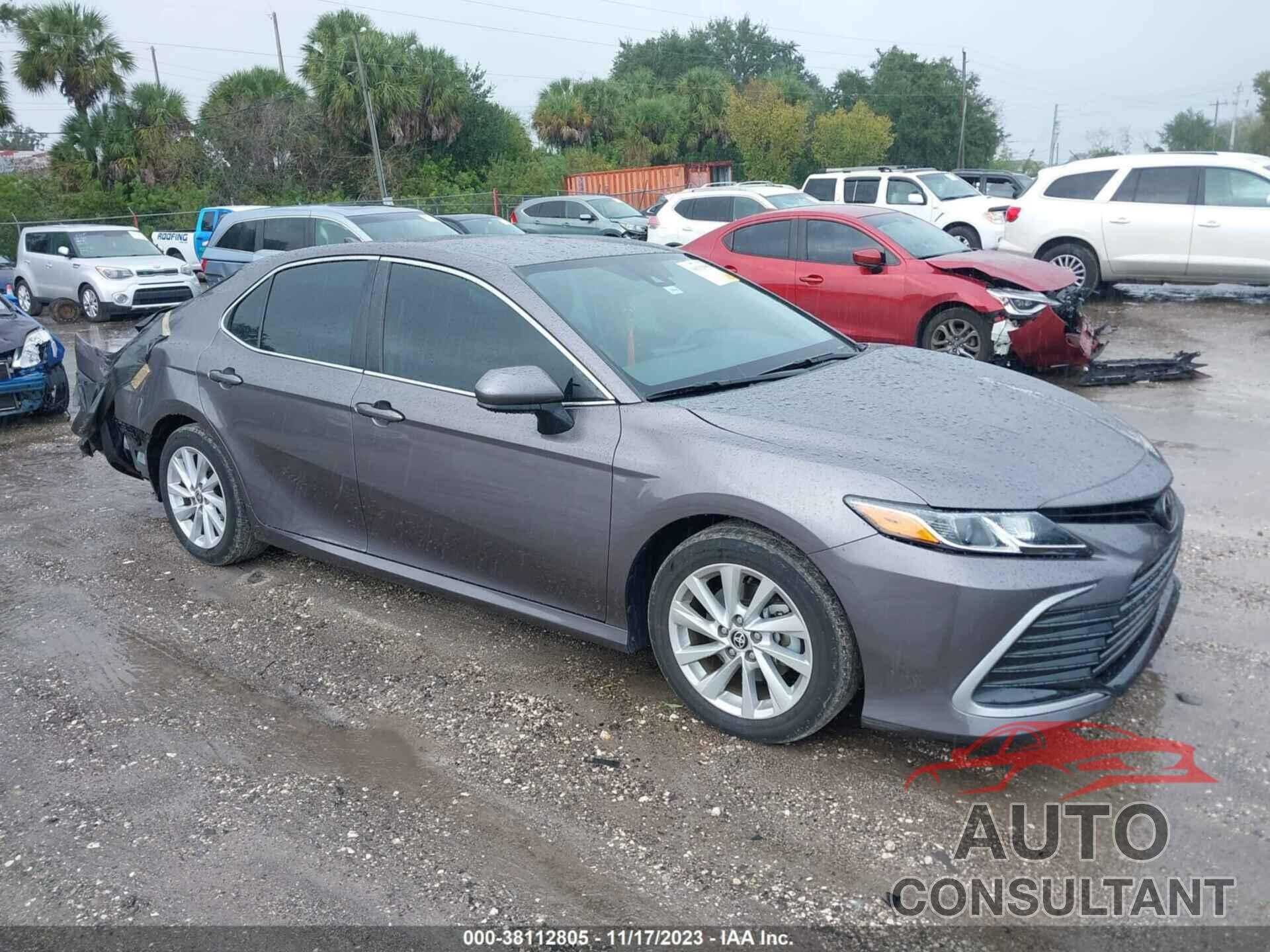 TOYOTA CAMRY 2022 - 4T1C11AK6NU644632