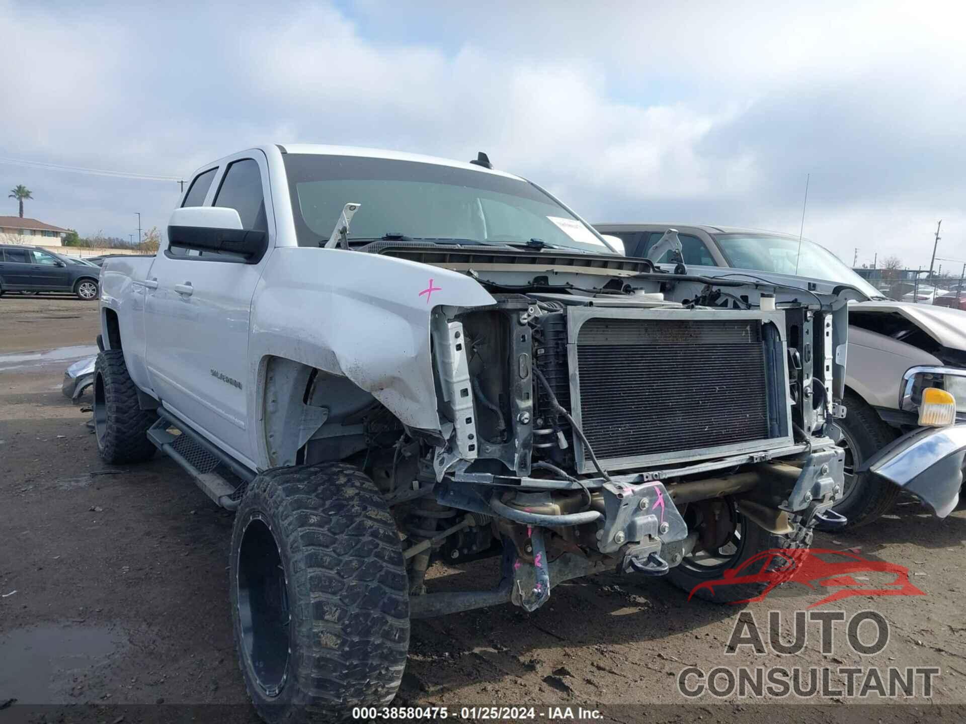 CHEVROLET SILVERADO 1500 2018 - 1GCVKREH2JZ367224