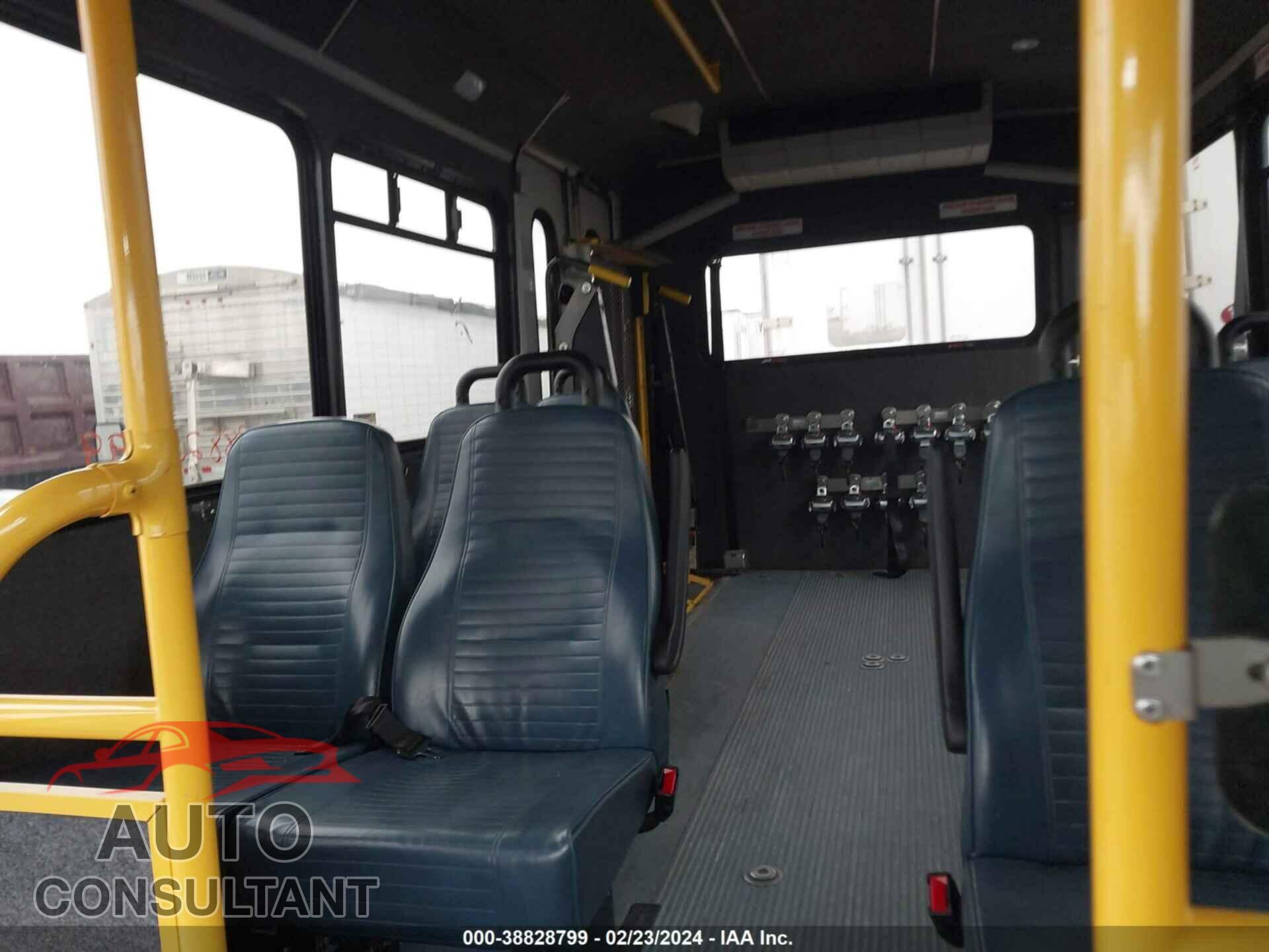 FORD E-450 CUTAWAY 2017 - 1FDFE4FS2HDC35382